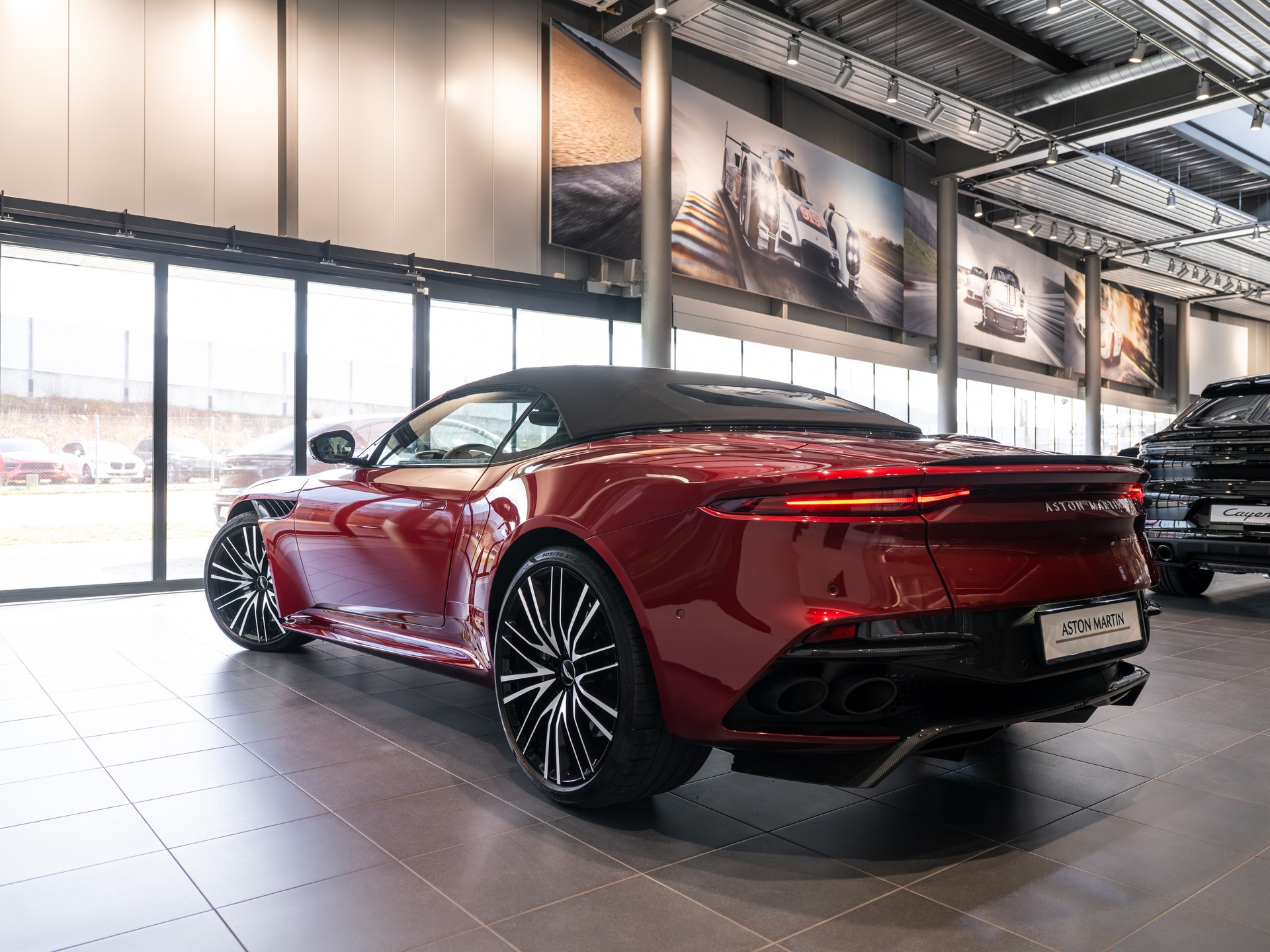 ASTON MARTIN DBS Superleggera Volante-image-12