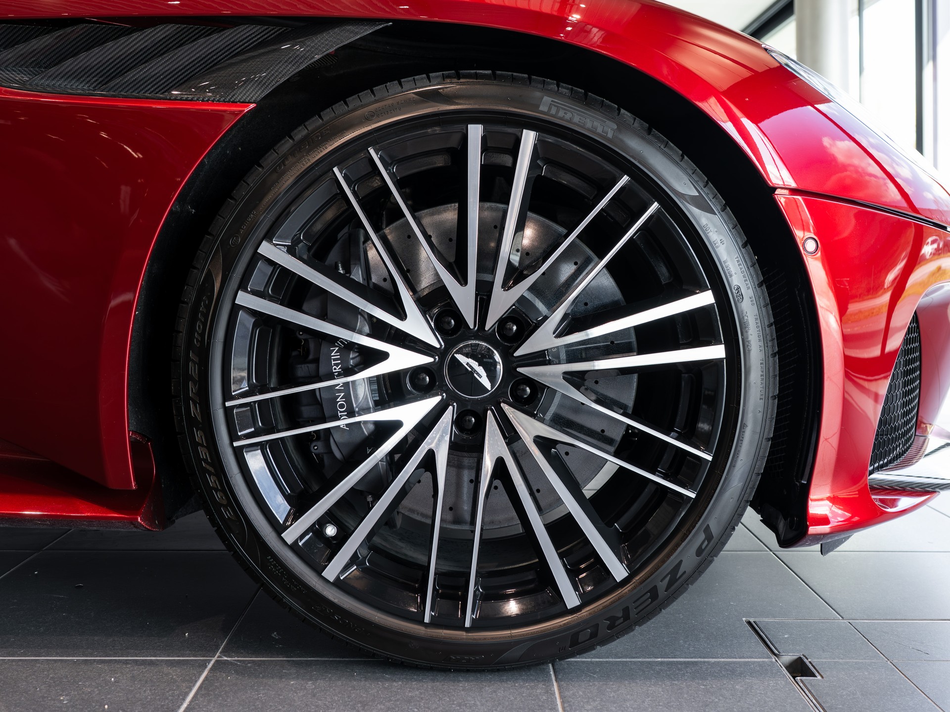 ASTON MARTIN DBS Superleggera Volante-image-24