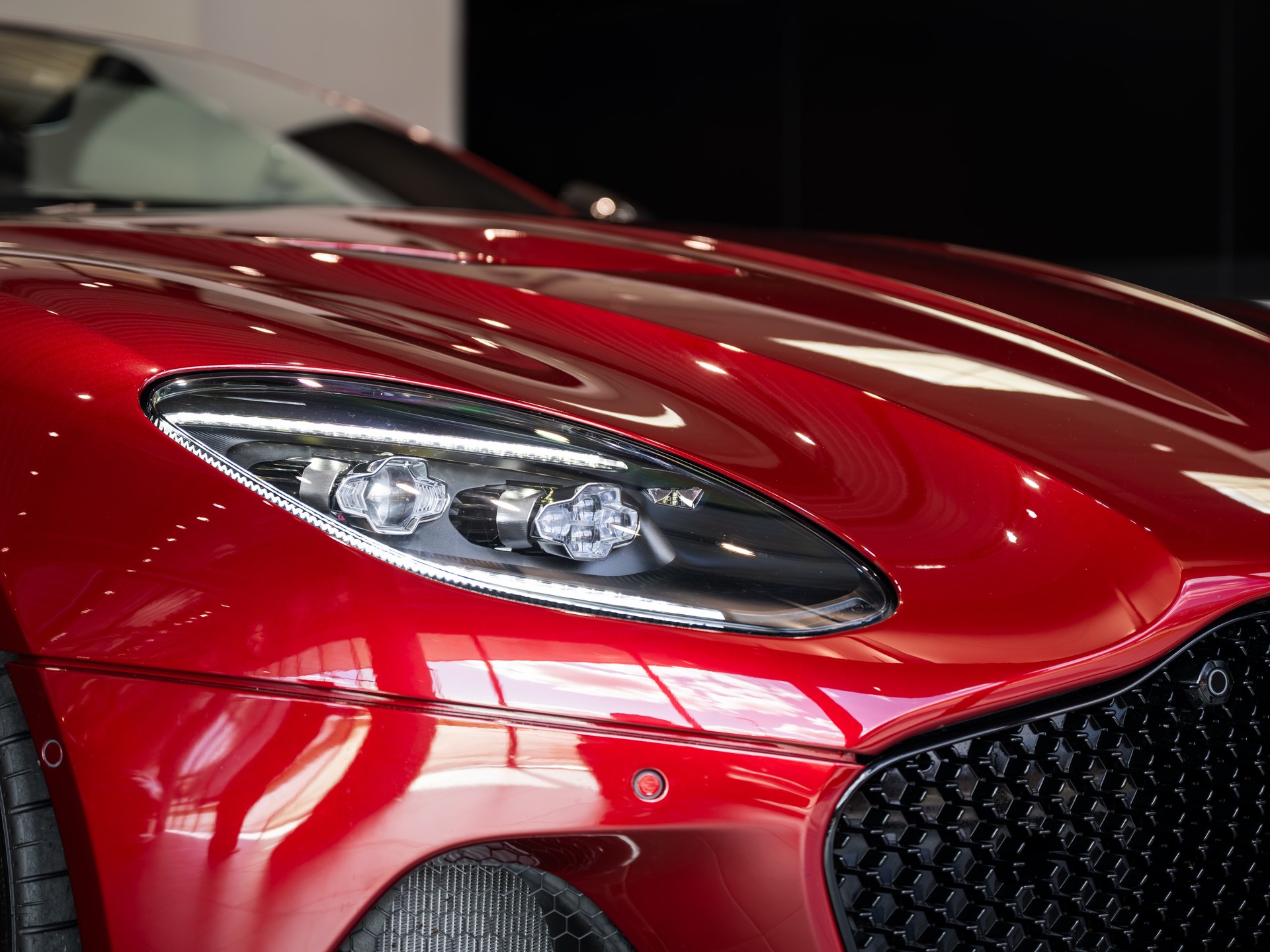 ASTON MARTIN DBS Superleggera Volante-image-22