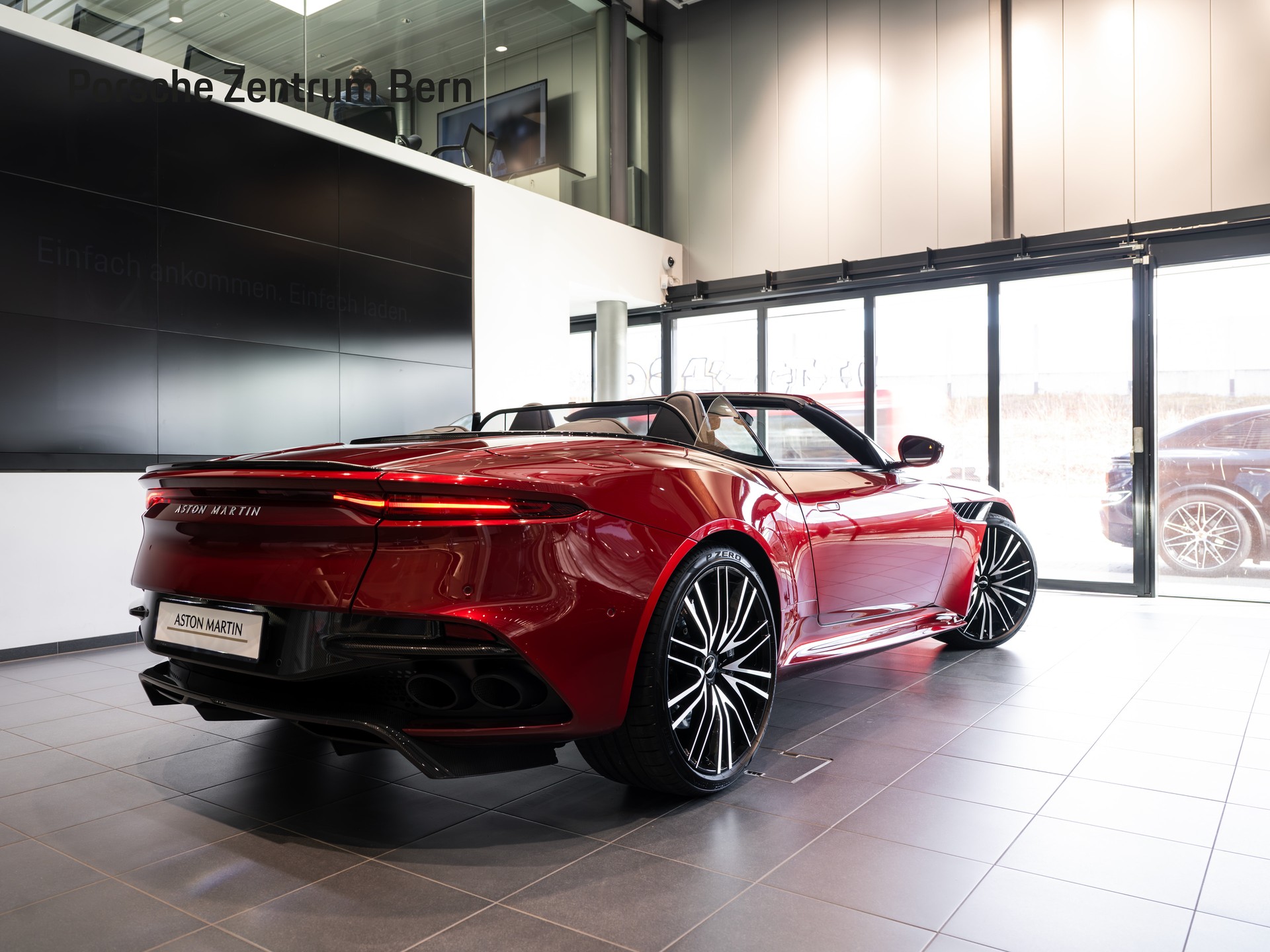 ASTON MARTIN DBS Superleggera Volante-showroom-element-2
