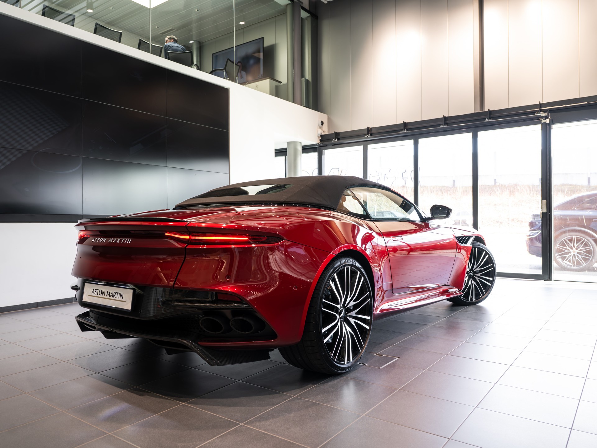 ASTON MARTIN DBS Superleggera Volante-image-10