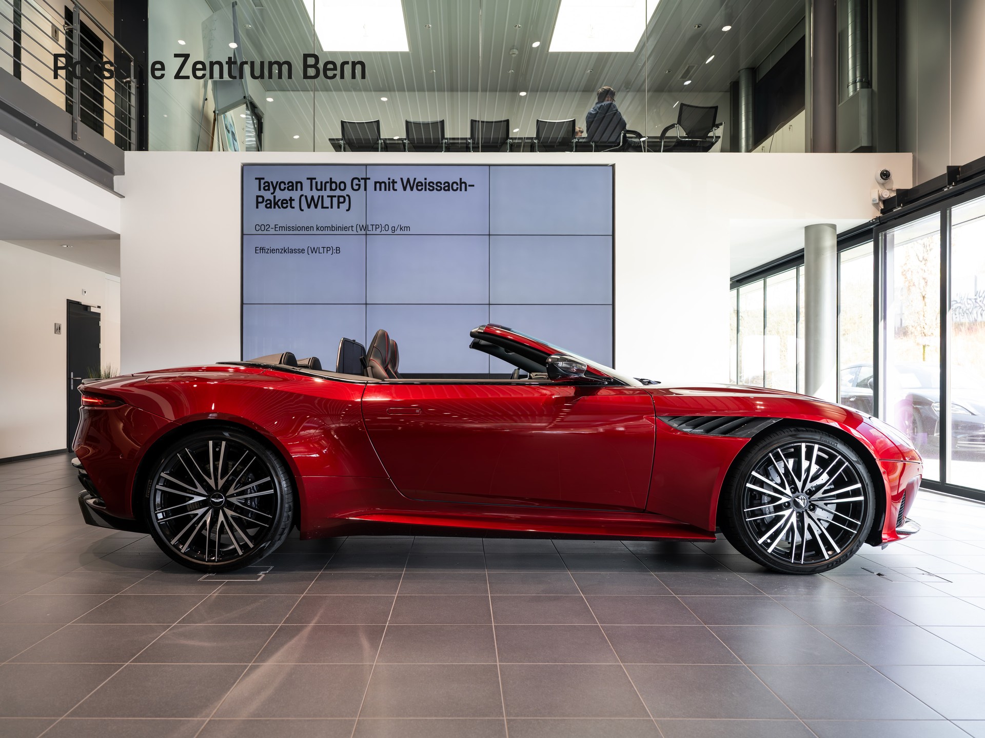 ASTON MARTIN DBS Superleggera Volante-showroom-element-1