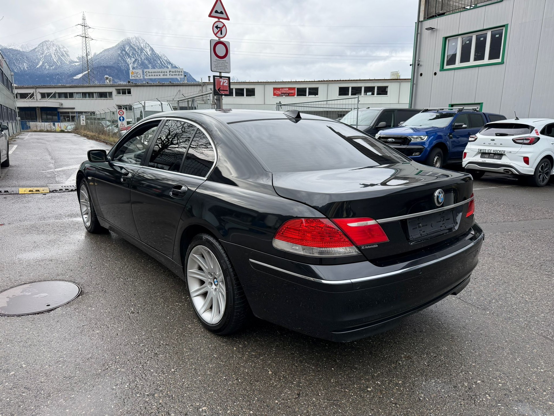 BMW 750i-image-3