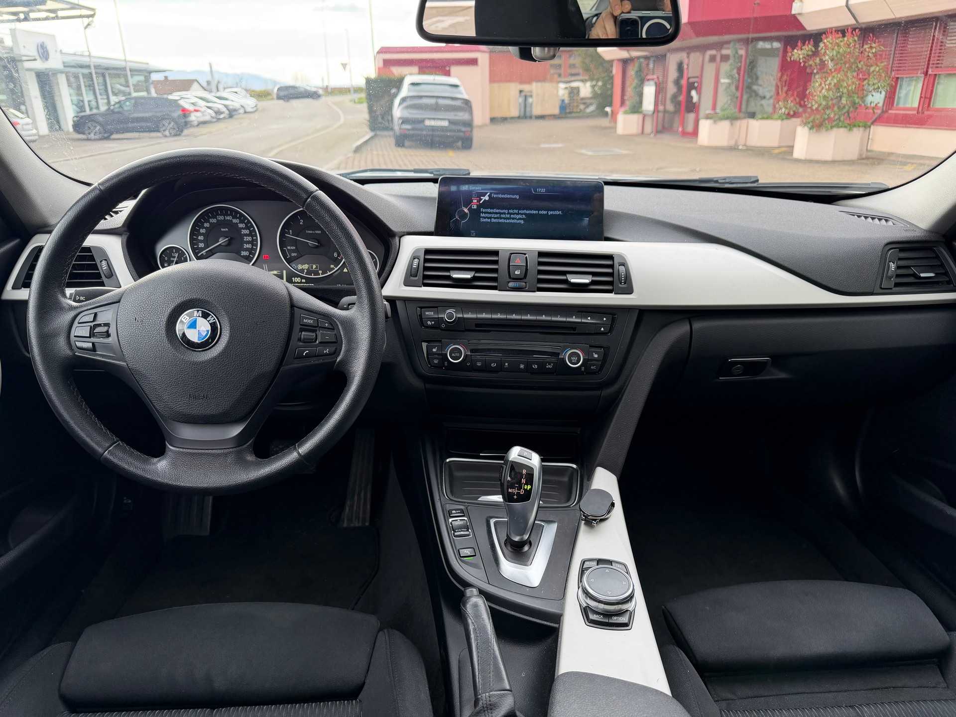 BMW 320d xDrive Touring Luxury Line Steptronic-image-8