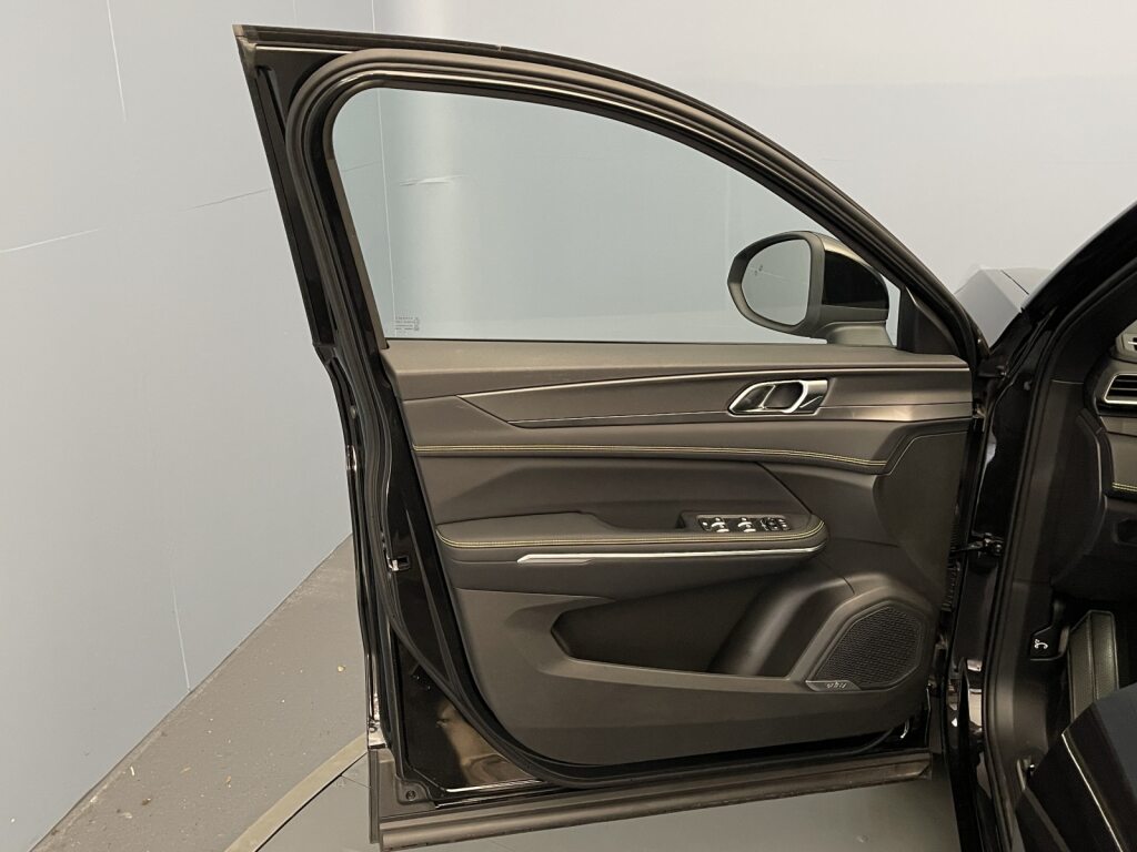 LYNK & CO 01 1.5 PHEV More-image-11