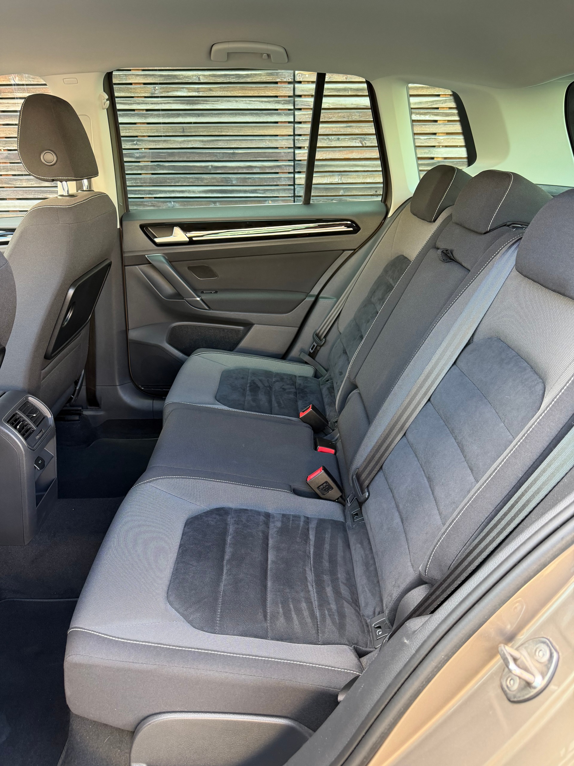 VW Golf Sportsvan 2.0 TDI Highline DSG-image-11