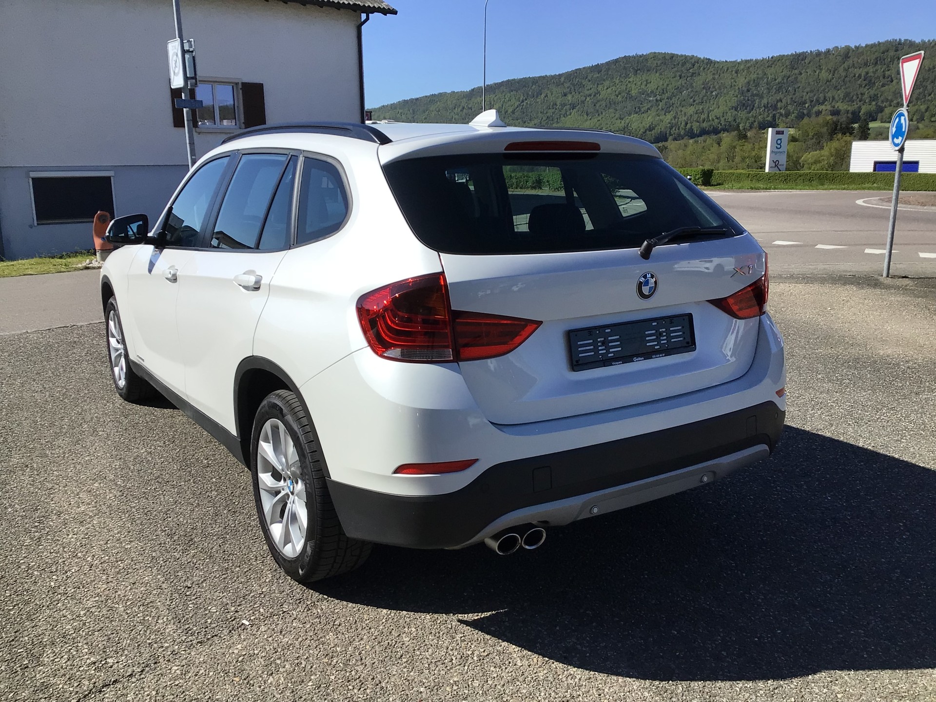 BMW X1 xDrive 20i Steptronic-image-4
