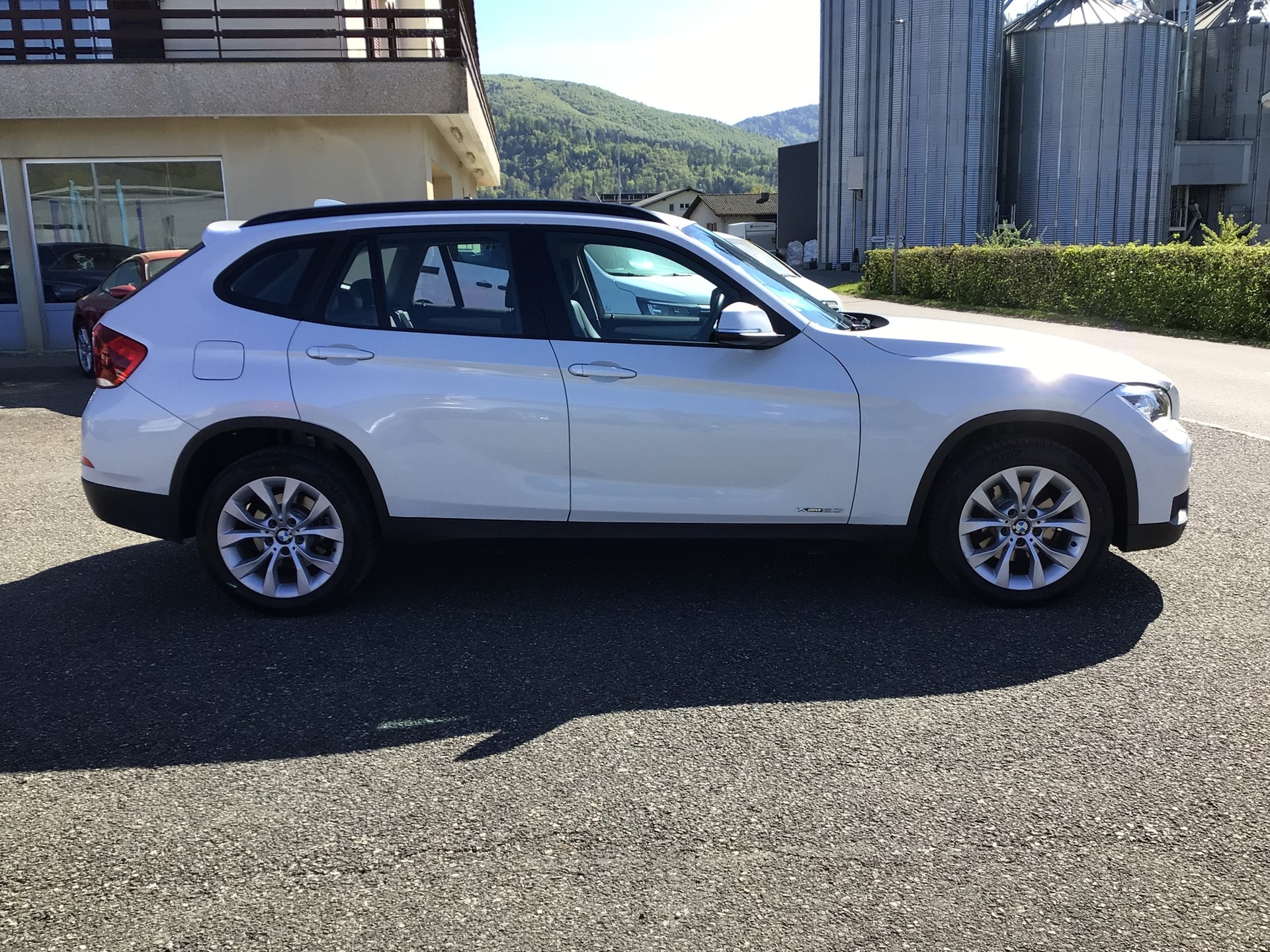 BMW X1 xDrive 20i Steptronic-image-3