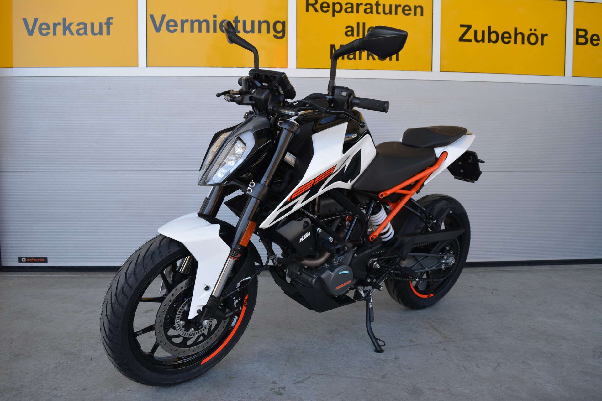 KTM 125 Duke ABS-image-1