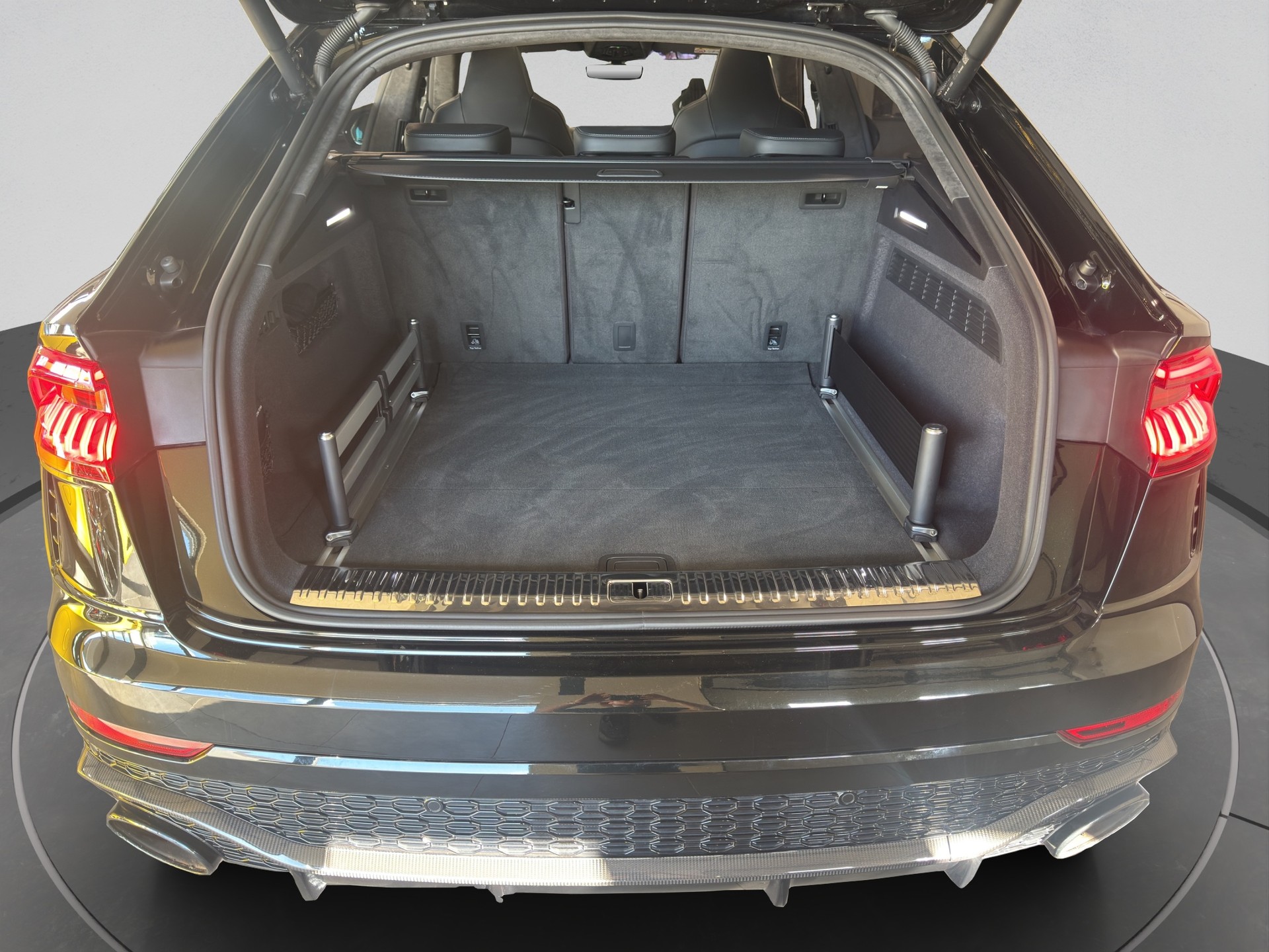 AUDI RSQ8 quattro tiptronic-image-16