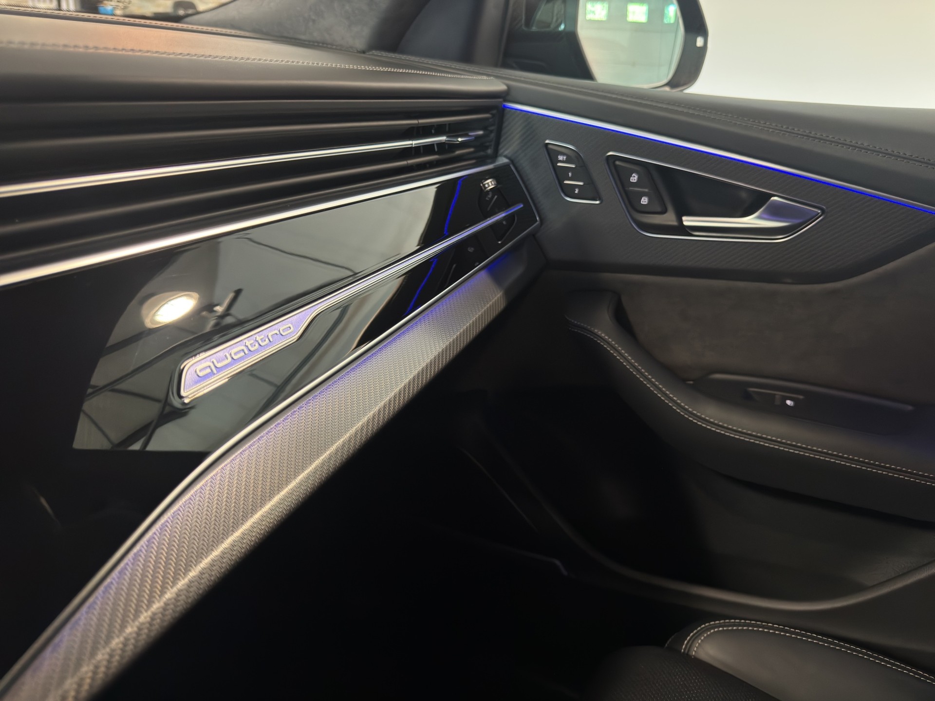 AUDI RSQ8 quattro tiptronic-image-30