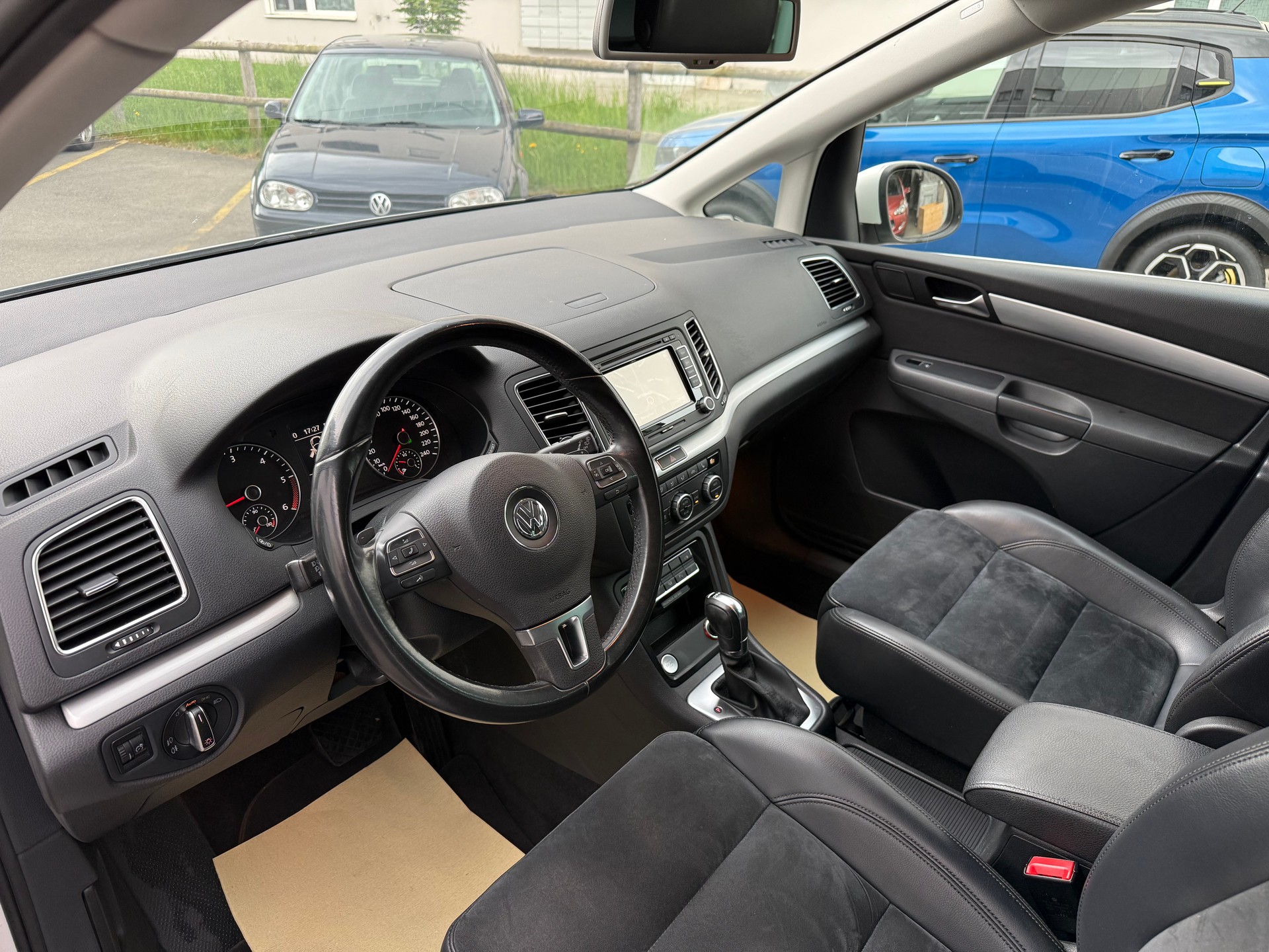 VW Sharan 2.0 TDI BlueMotion Technology Highline DSG-image-6