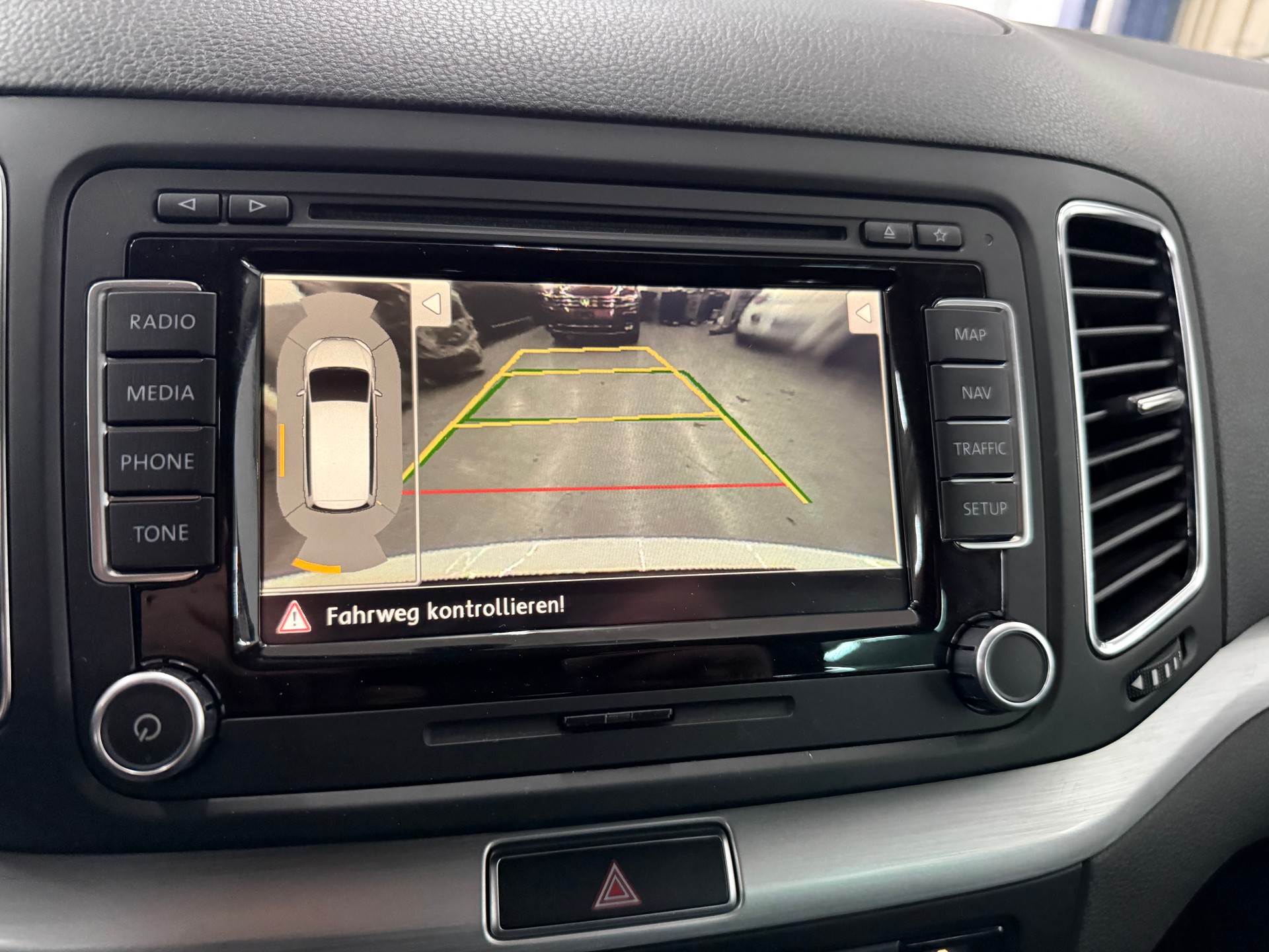 VW Sharan 2.0 TDI BlueMotion Technology Highline DSG-image-14