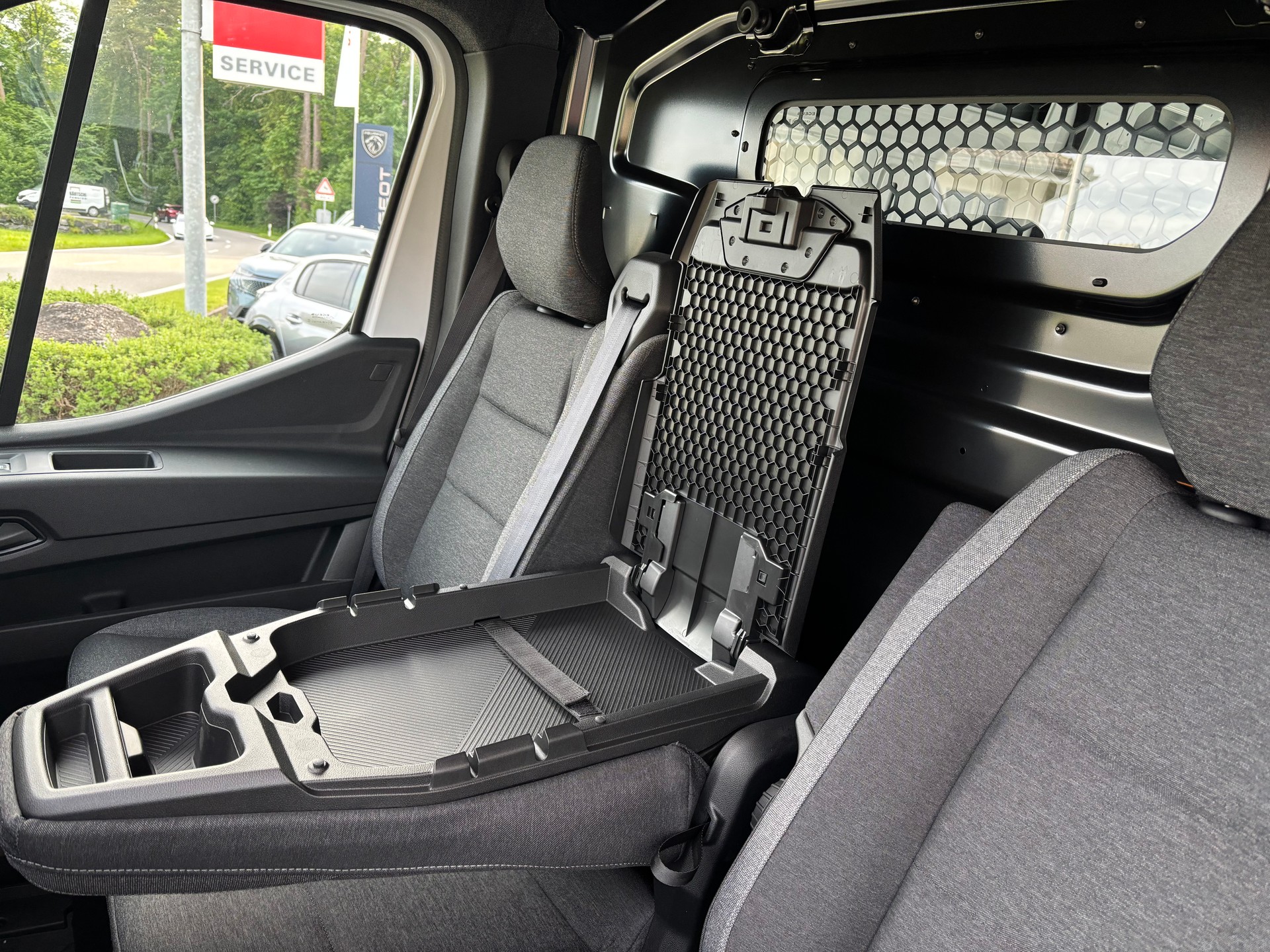 NISSAN Interstar 150 3.5L2H2 Acenta-image-10