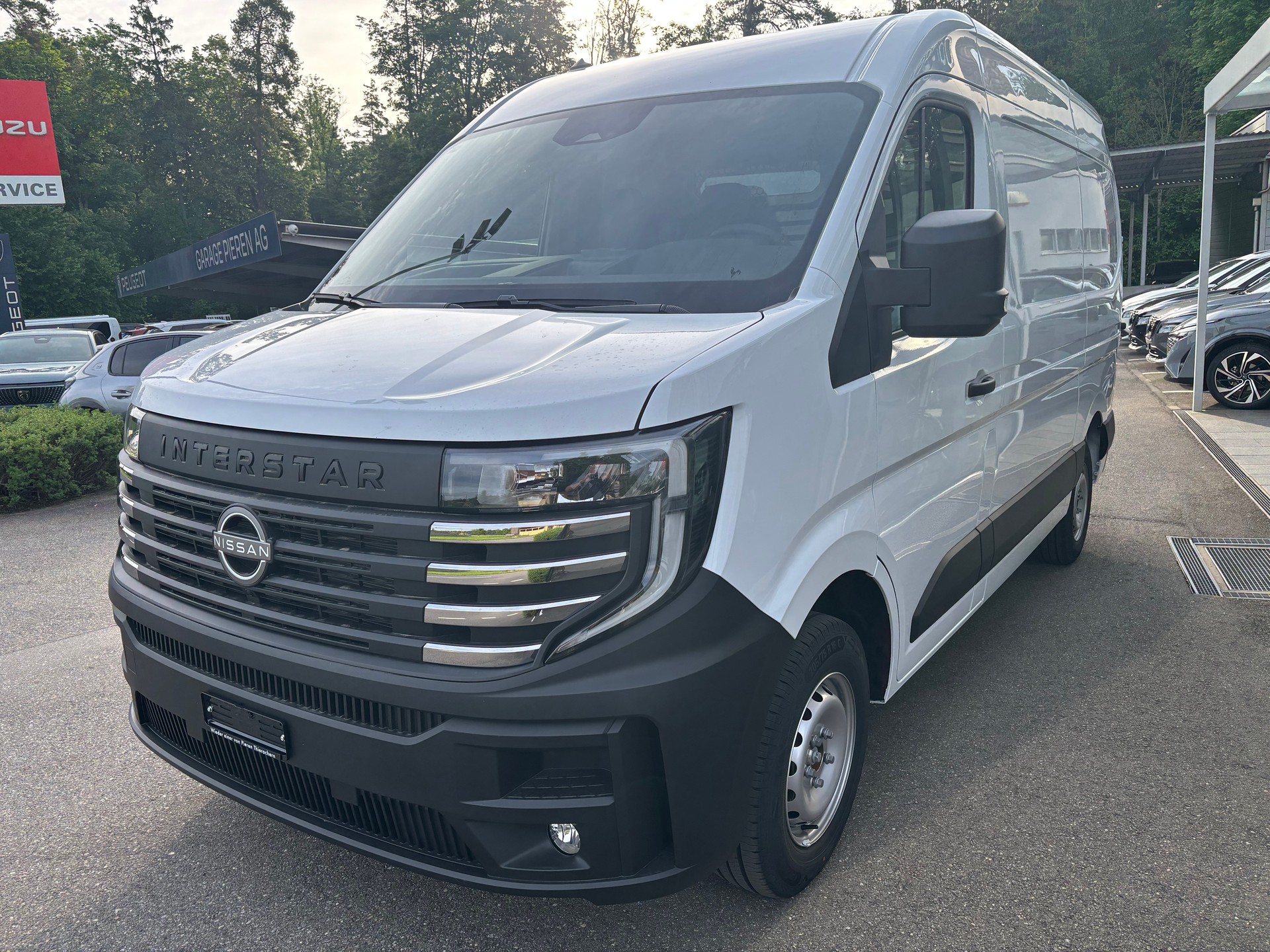 NISSAN Interstar 150 3.5L2H2 Acenta-image-1