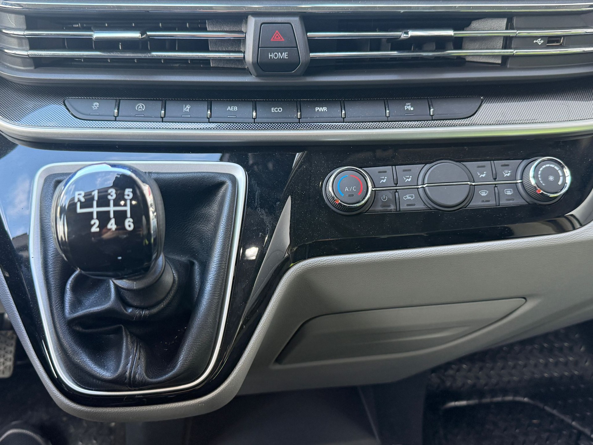 MAXUS Deliver 9 2.0D L4 RWD Luxury-image-13