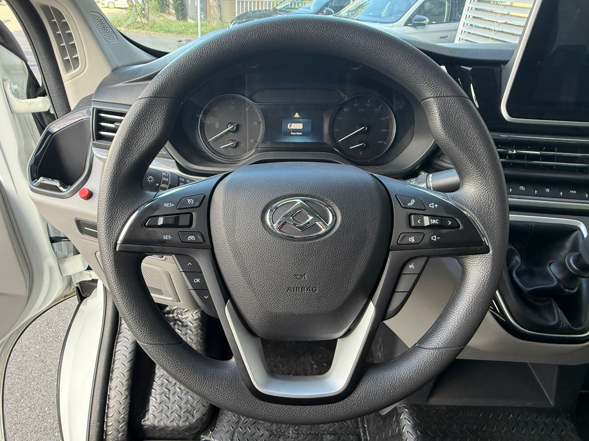 MAXUS Deliver 9 2.0D L4 RWD Luxury-image-7
