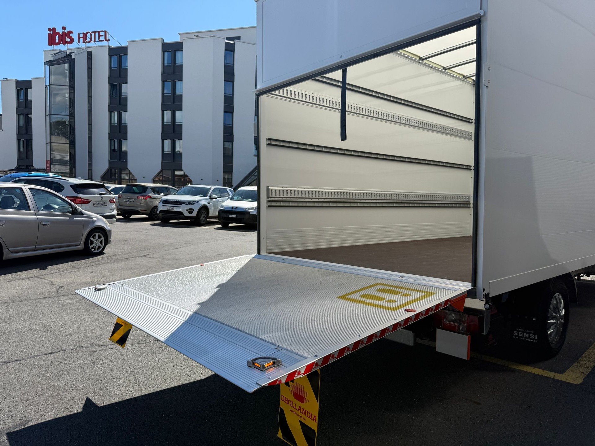 MAXUS Deliver 9 2.0D L4 RWD Luxury-image-21