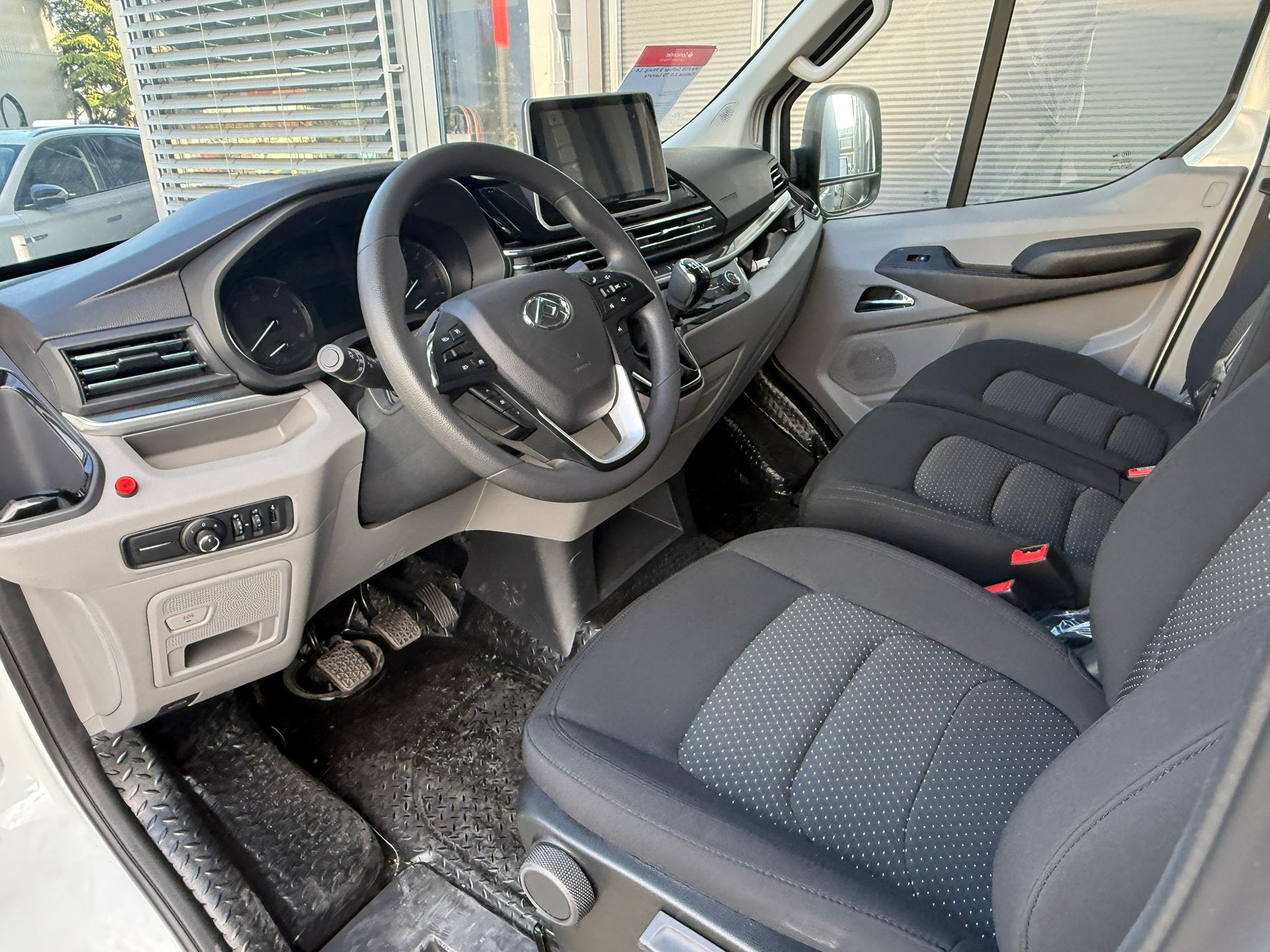 MAXUS Deliver 9 2.0D L4 RWD Luxury-image-6