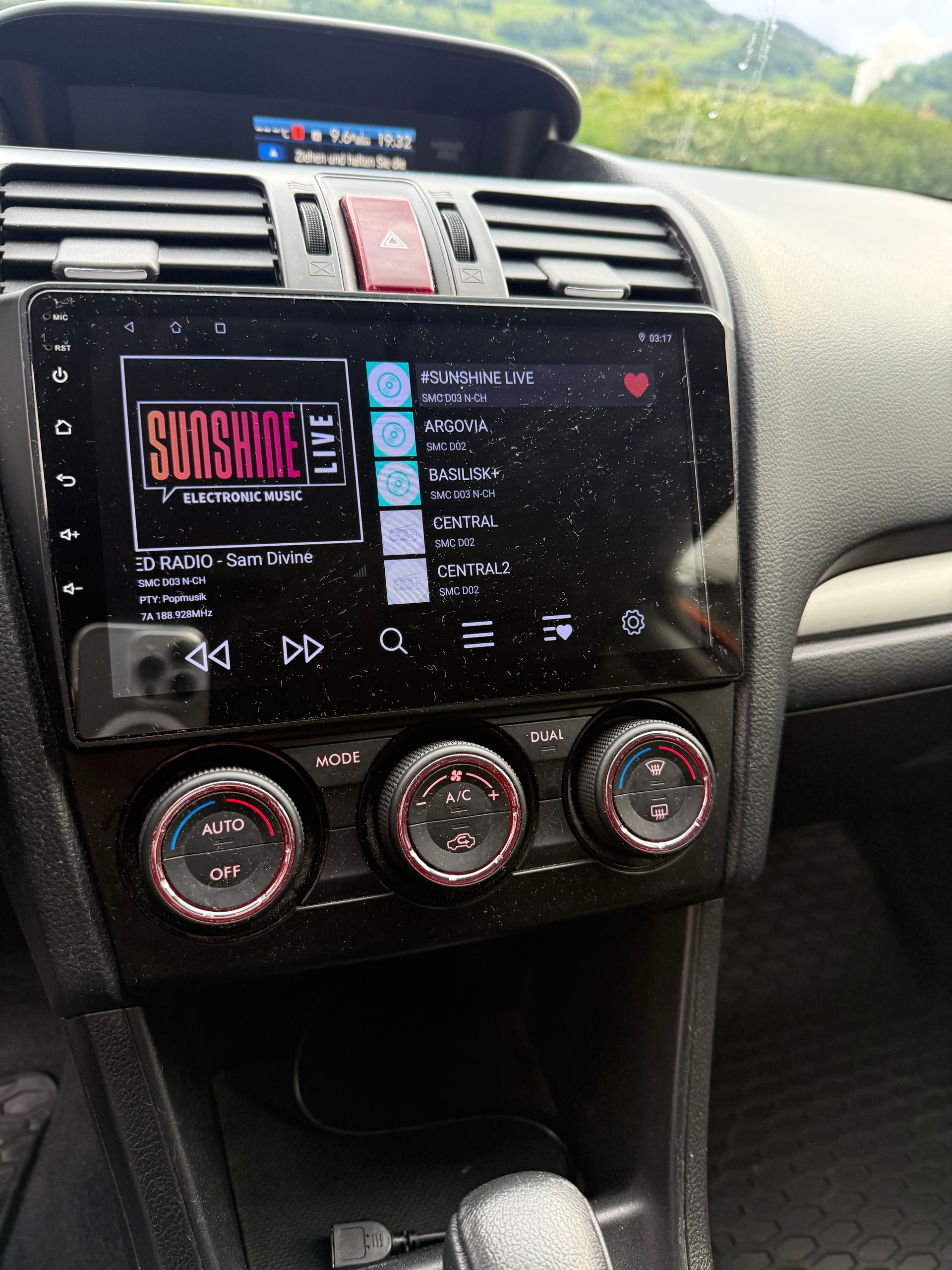 SUBARU XV 2.0 Swiss Three AWD CVT-image-13