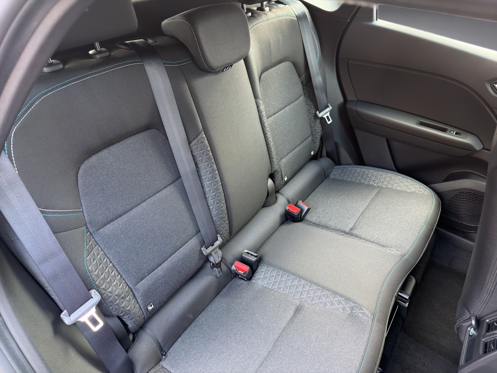 MITSUBISHI Grandis 1.8 HEV Invite+-image-14