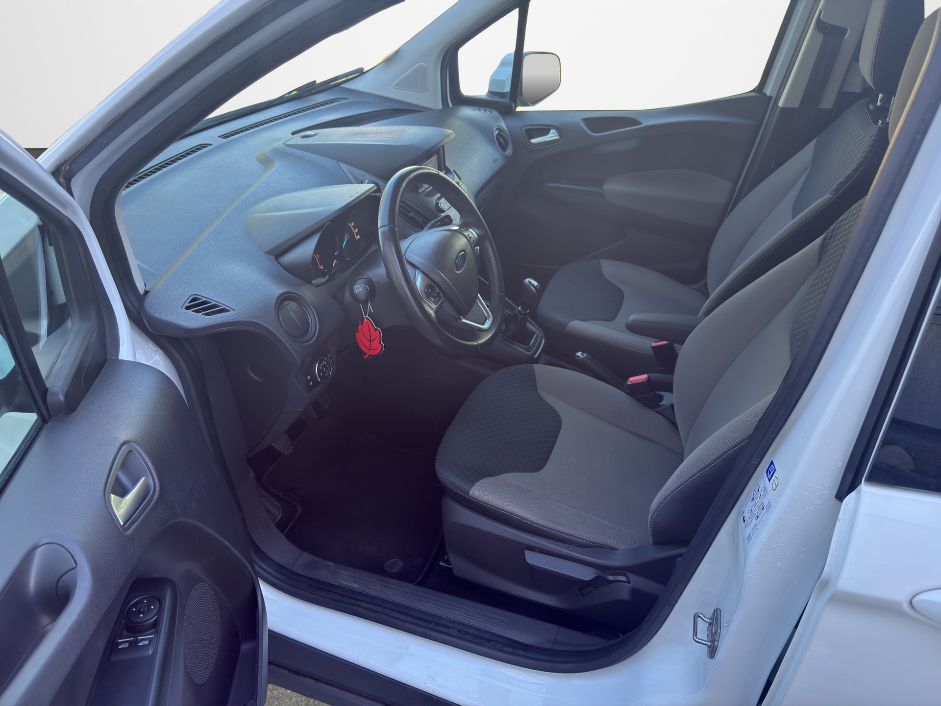 FORD Tourneo Courier 1.0 SCTi Trend-image-8