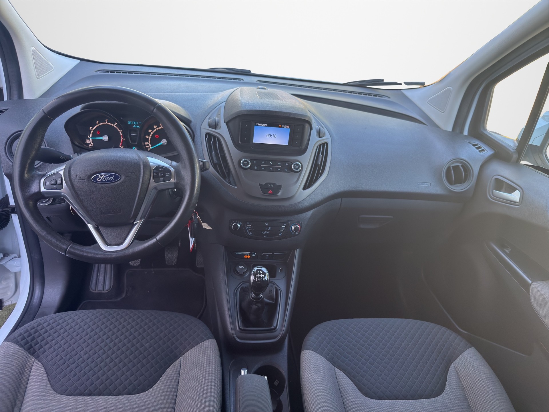 FORD Tourneo Courier 1.0 SCTi Trend-image-10