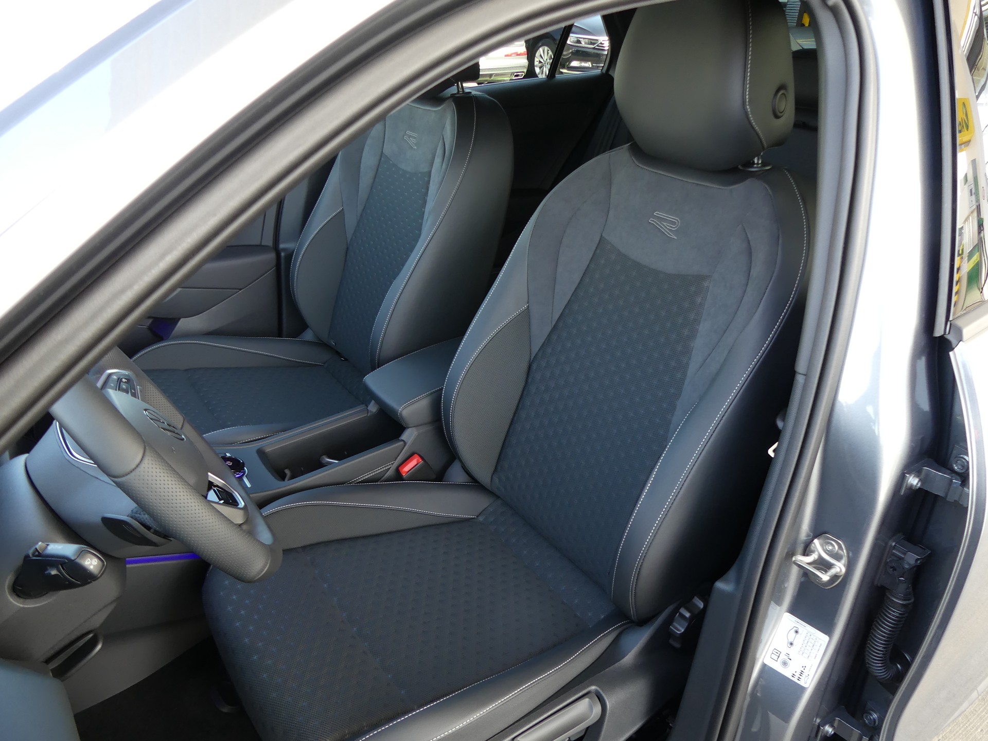 VW T-Roc 1.5 R-Line DSG-image-11