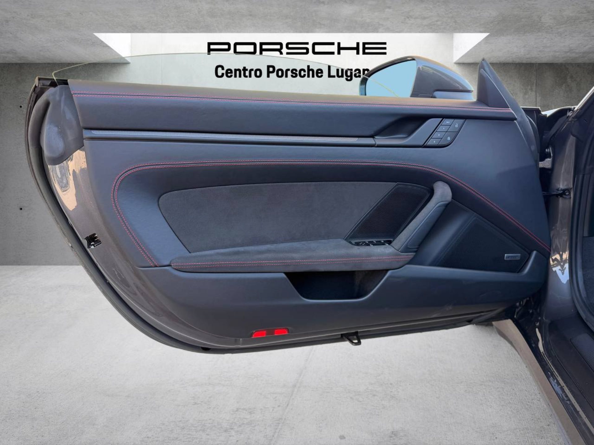 PORSCHE 911 Carrera 4 GTS Cabriolet (MY23)-image-21