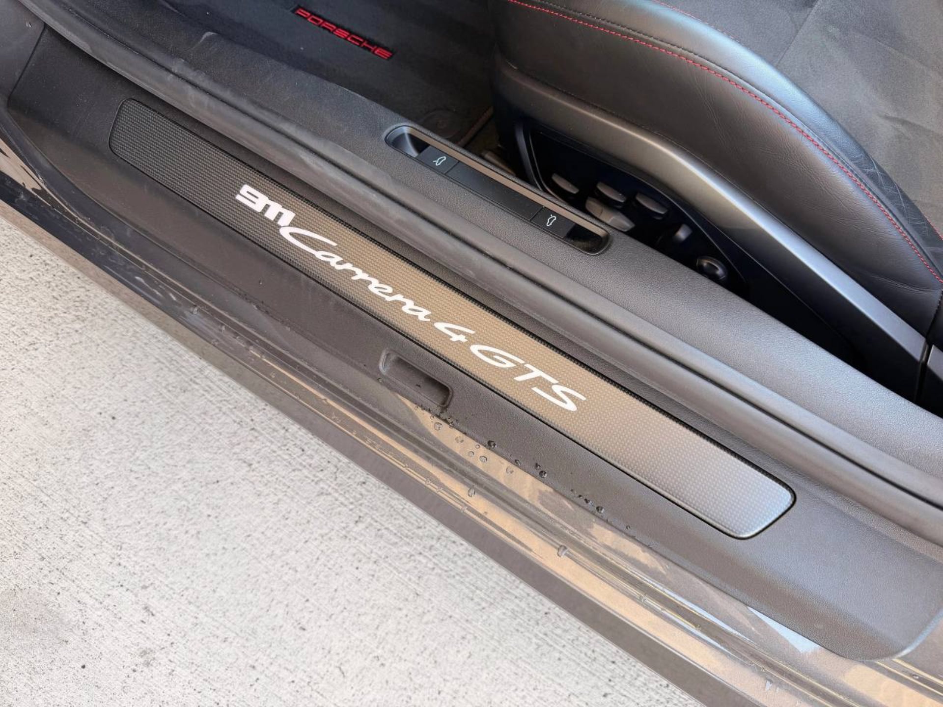 PORSCHE 911 Carrera 4 GTS Cabriolet (MY23)-image-24