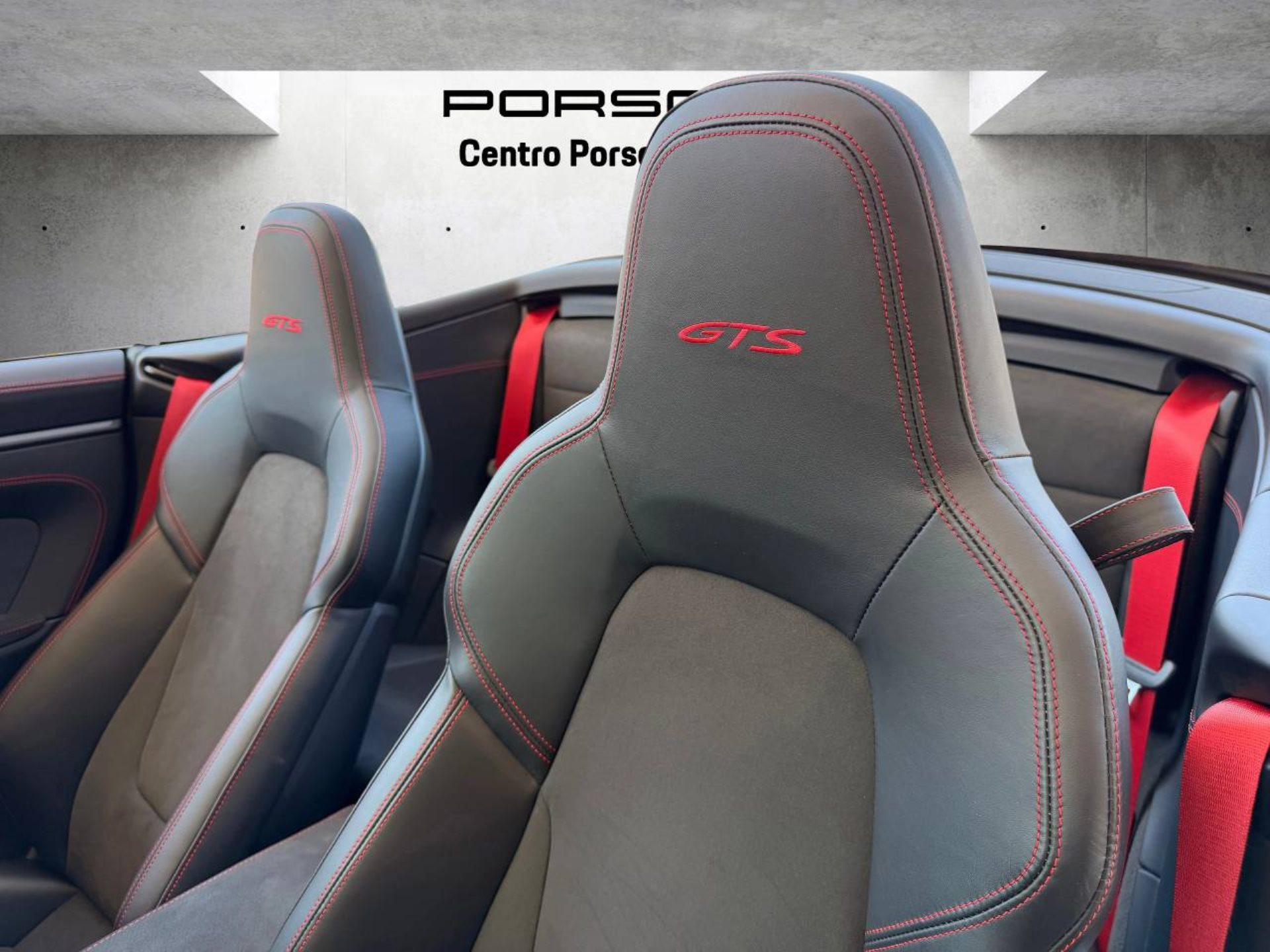 PORSCHE 911 Carrera 4 GTS Cabriolet (MY23)-image-23