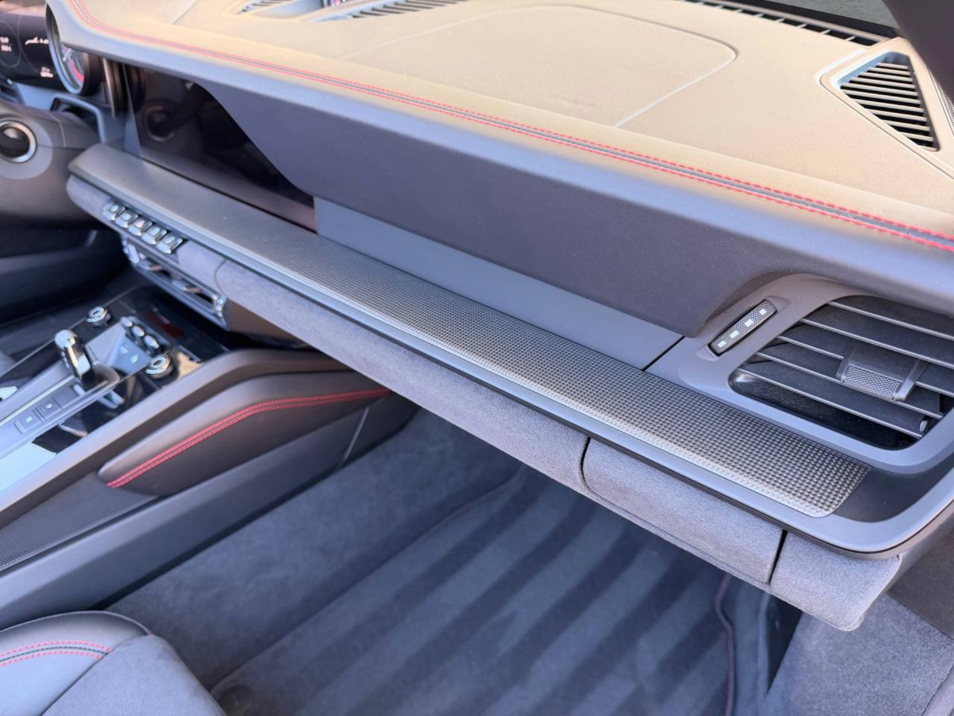 PORSCHE 911 Carrera 4 GTS Cabriolet (MY23)-image-27