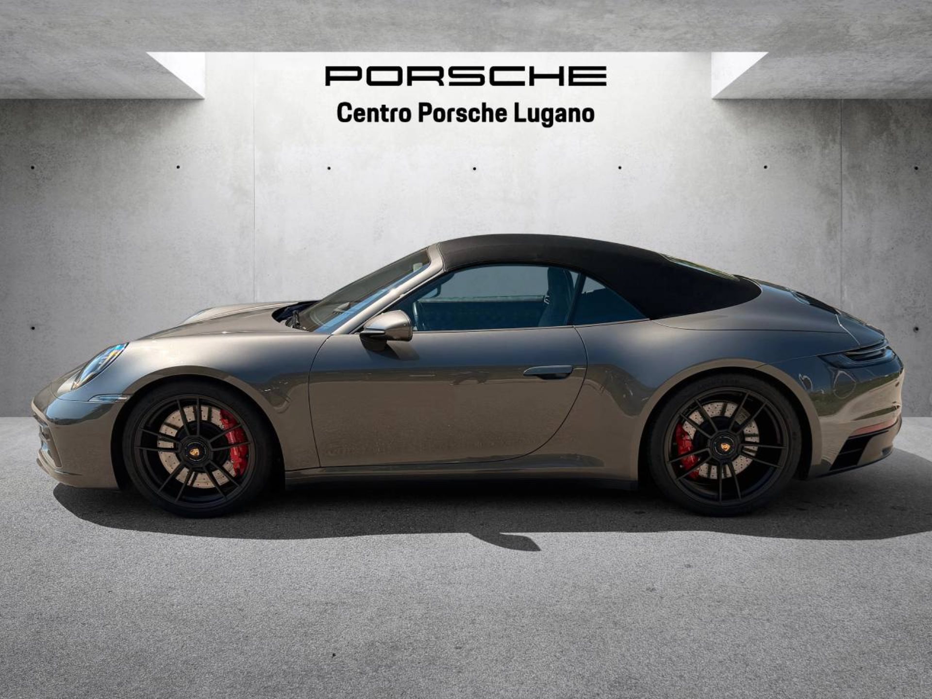 PORSCHE 911 Carrera 4 GTS Cabriolet (MY23)-image-12