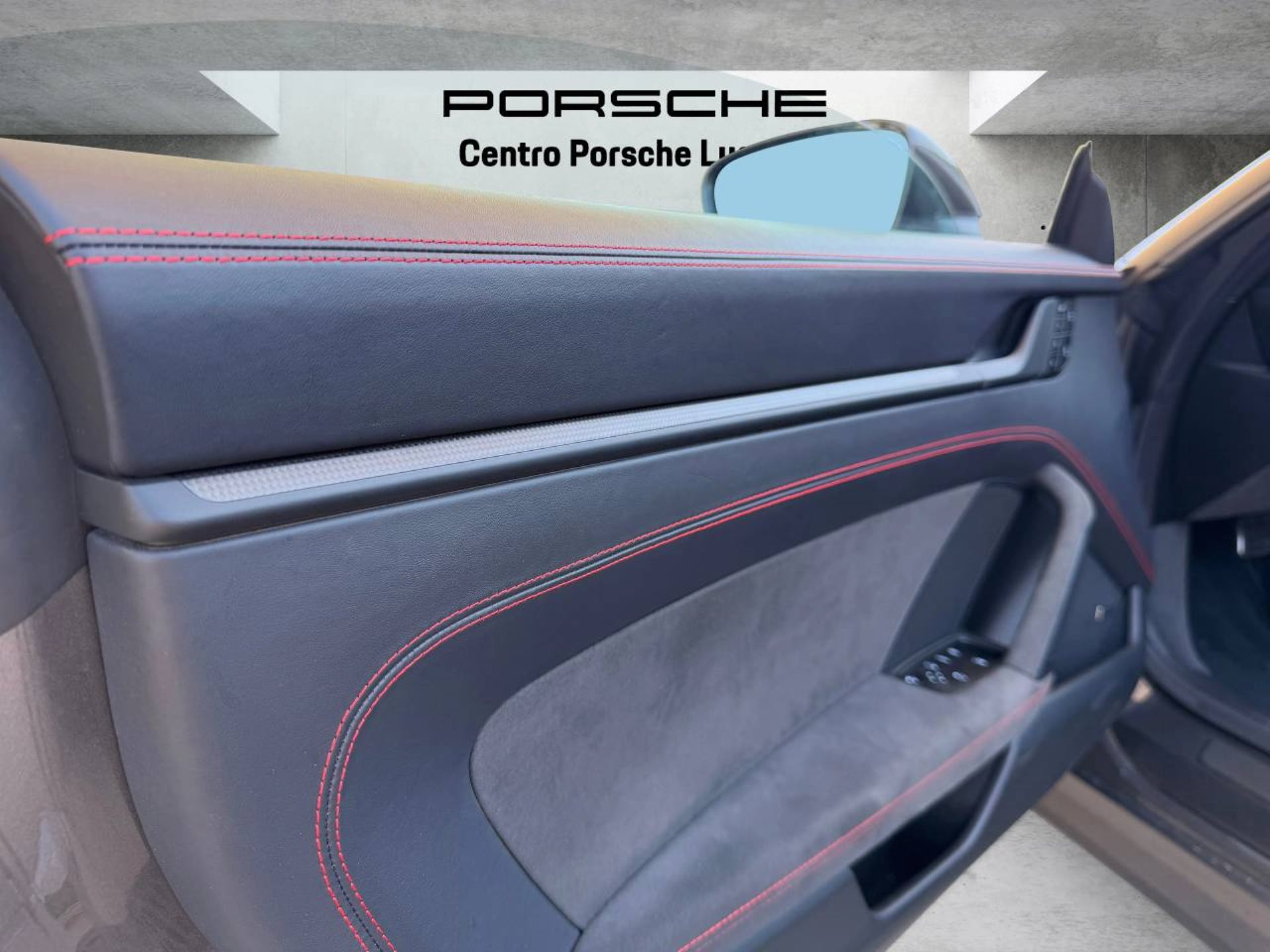 PORSCHE 911 Carrera 4 GTS Cabriolet (MY23)-image-28