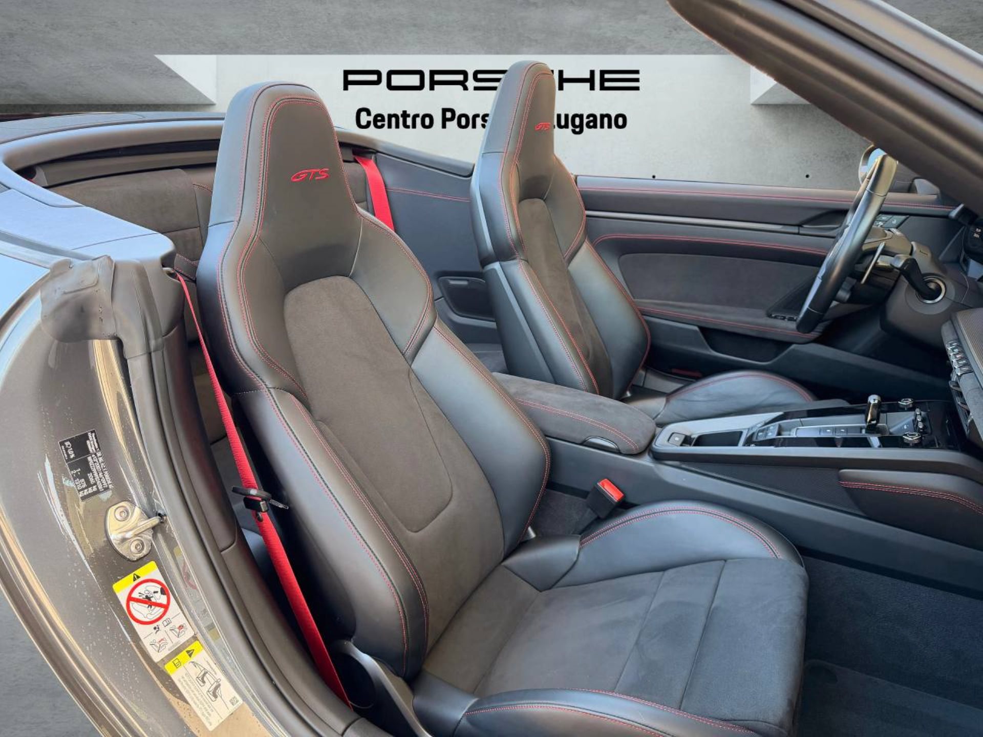 PORSCHE 911 Carrera 4 GTS Cabriolet (MY23)-image-15