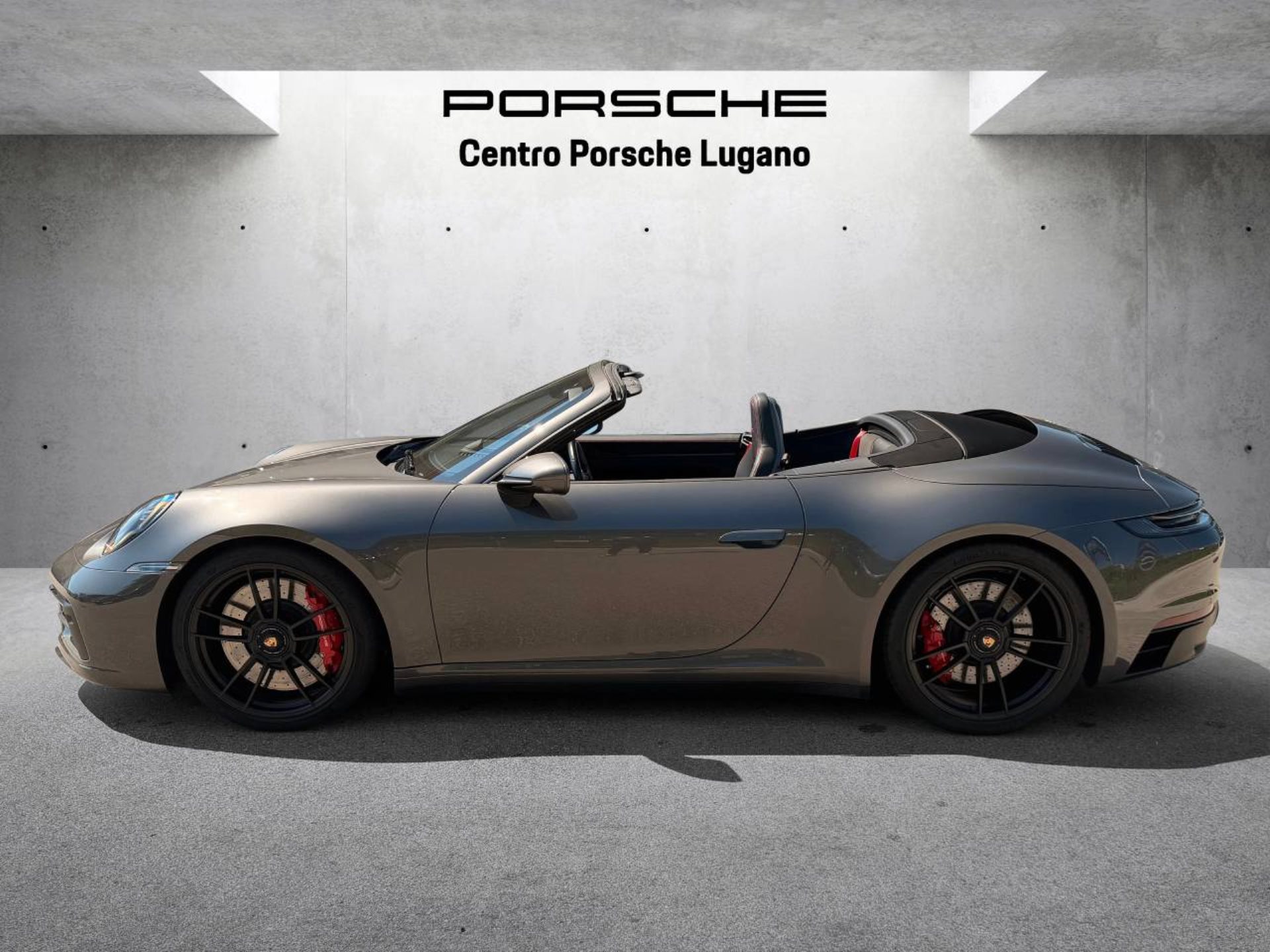 PORSCHE 911 Carrera 4 GTS Cabriolet (MY23)-image-1