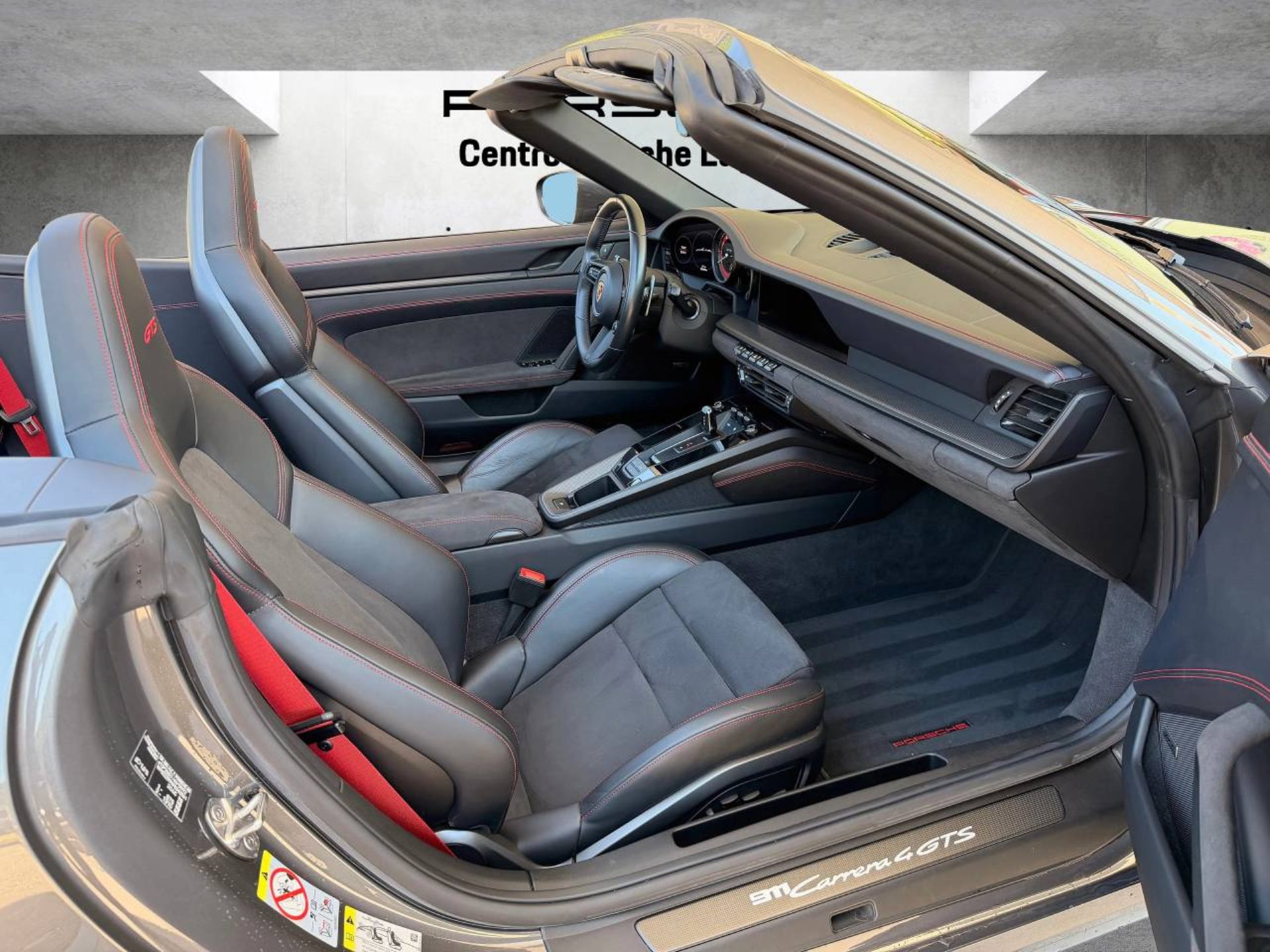 PORSCHE 911 Carrera 4 GTS Cabriolet (MY23)-image-14