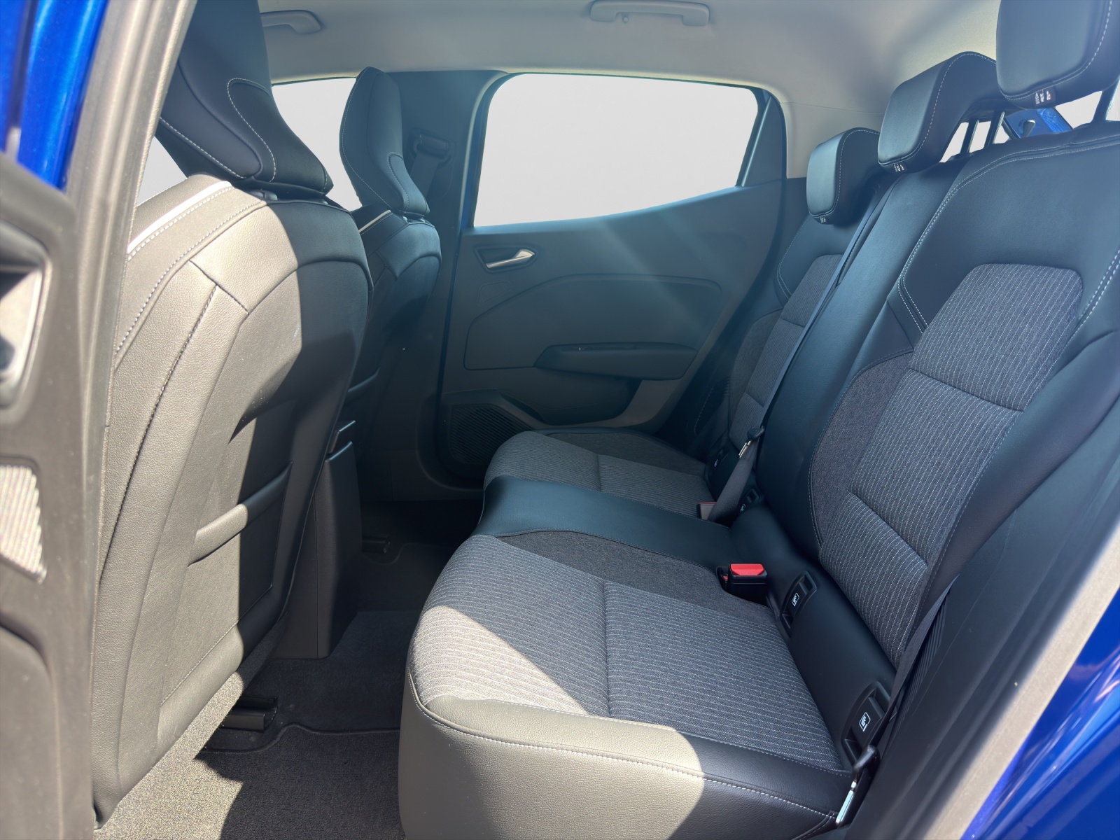 RENAULT Clio 1.6 E-Tech Intens-image-9