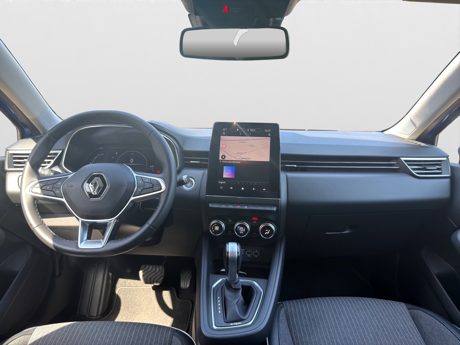 RENAULT Clio 1.6 E-Tech Intens-image-10