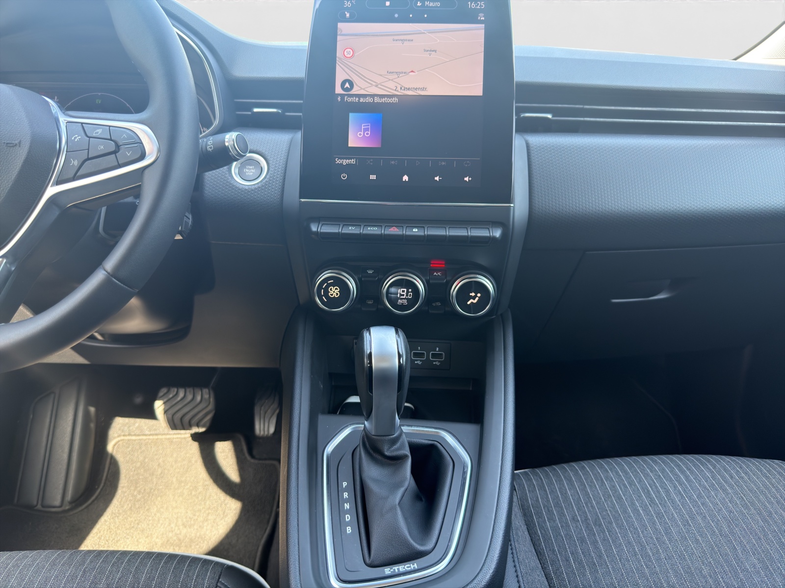 RENAULT Clio 1.6 E-Tech Intens-image-11