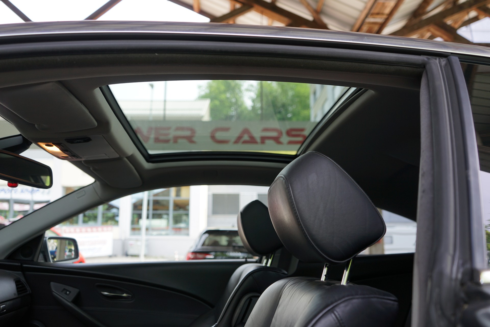 BMW 645i-image-7