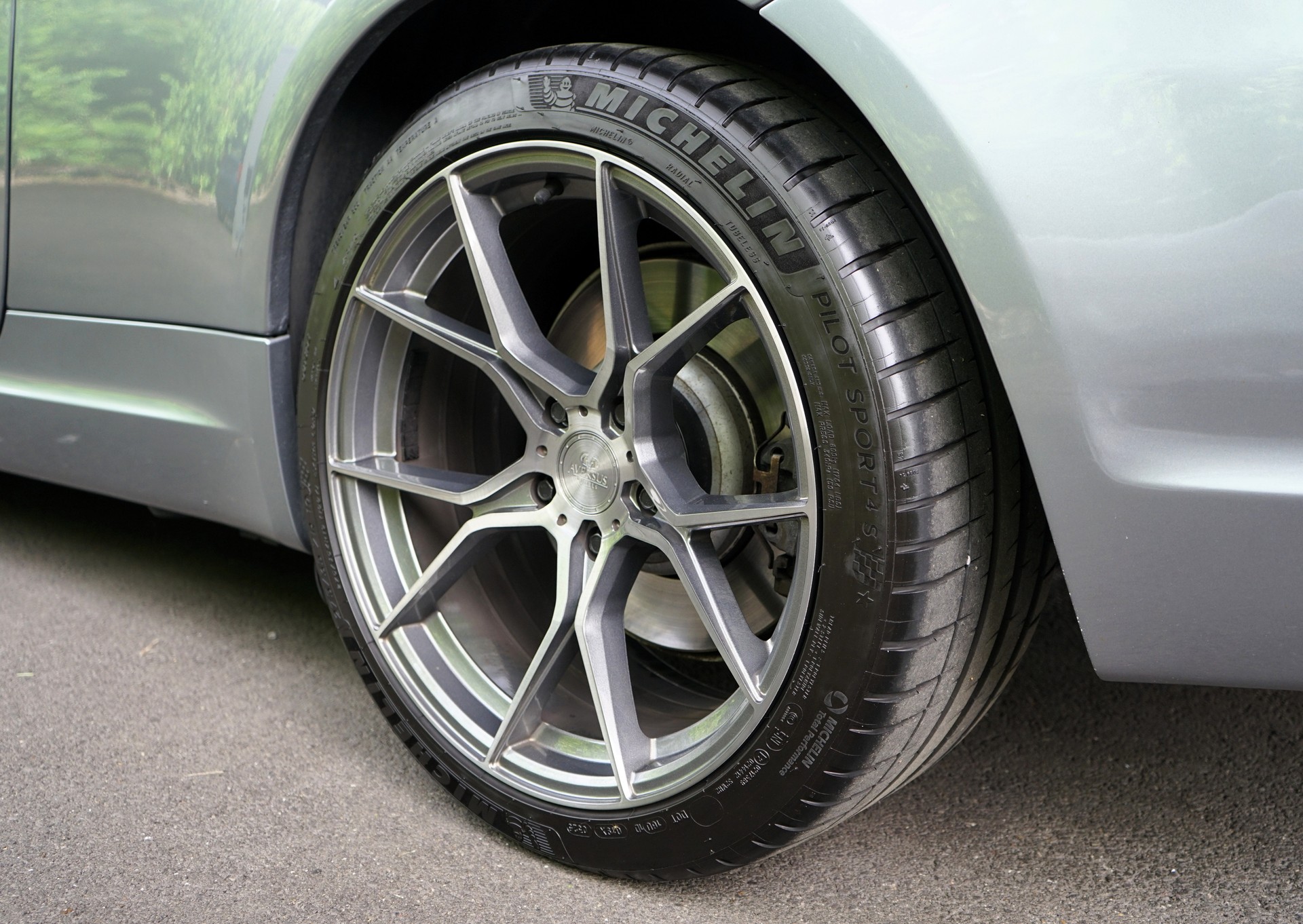 BMW 645i-image-12
