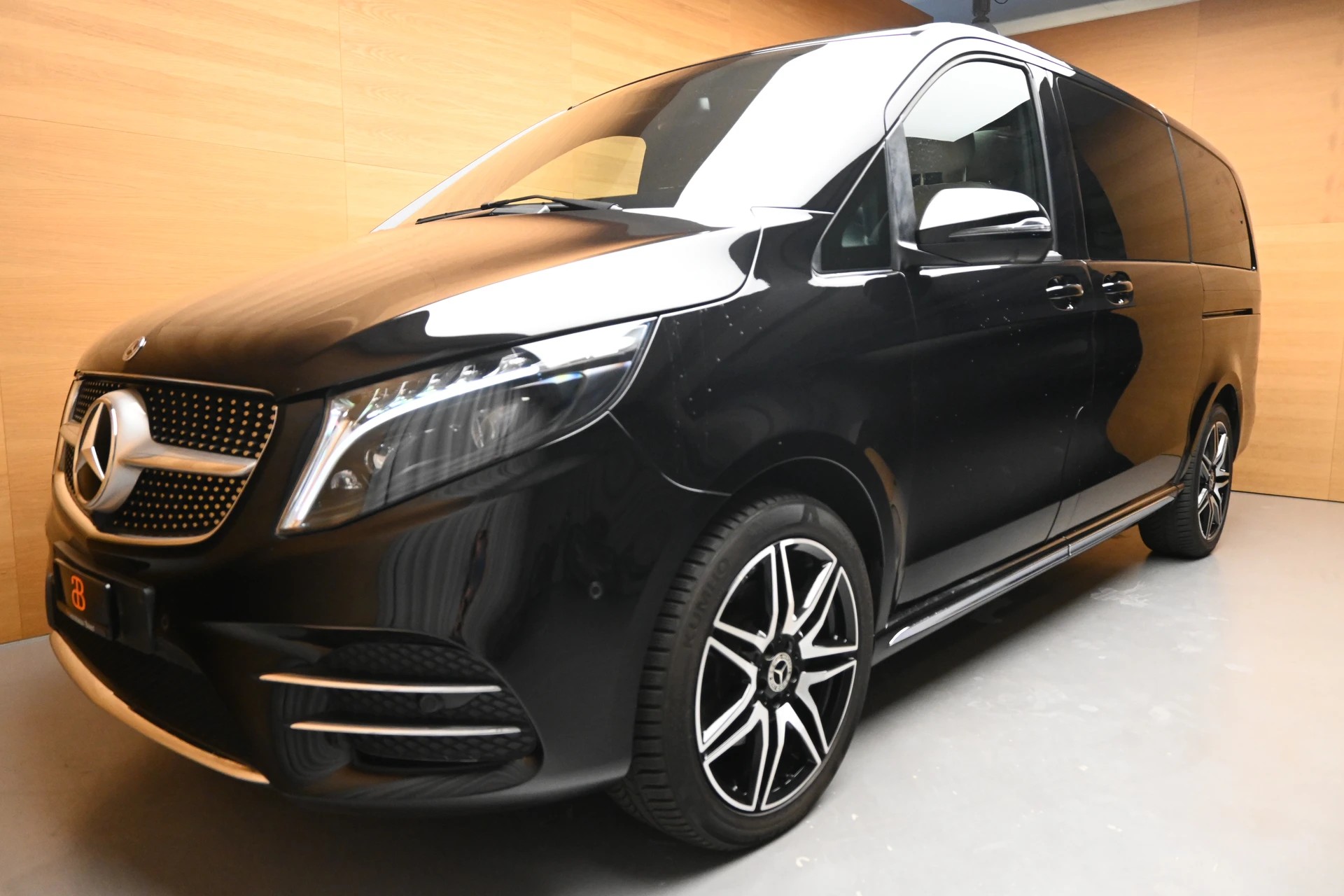MERCEDES-BENZ V 300 d lang AMG-Line 4Matic 9G-Tronic-showroom-element-1