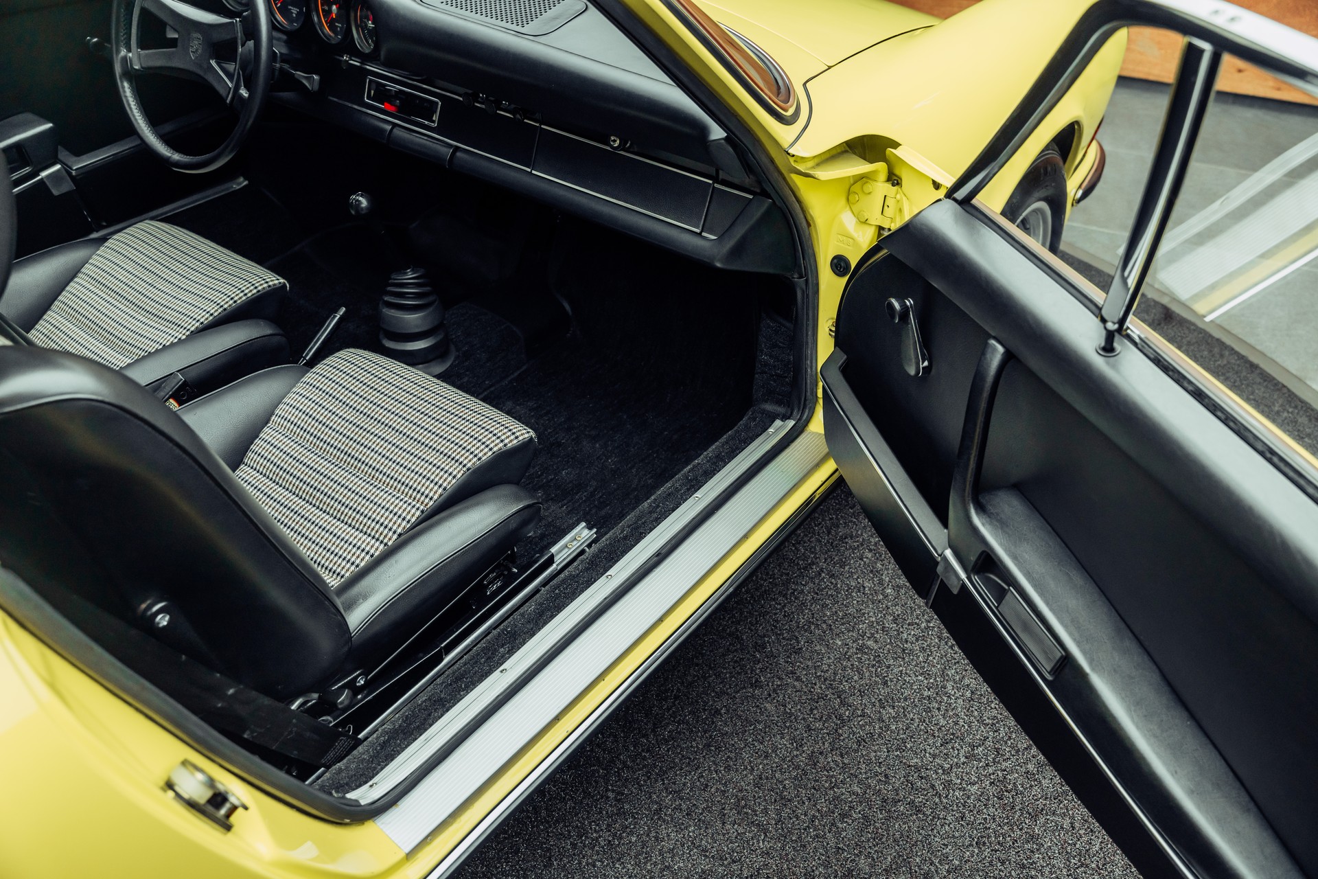 PORSCHE Carrera RS 2.7 Matching Numbers-image-12
