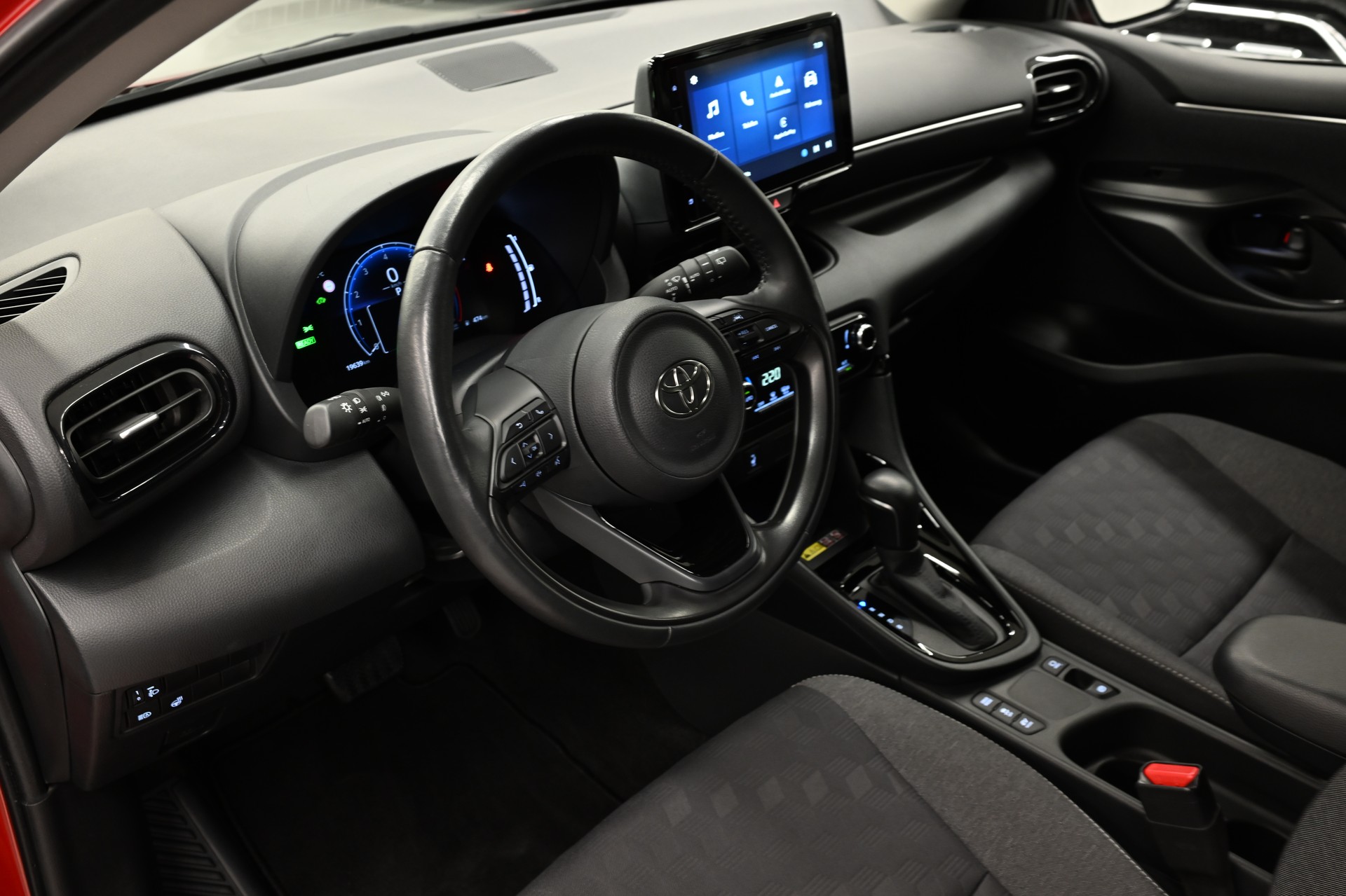 TOYOTA Yaris 1.5 VVT-i HSD Trend-image-11
