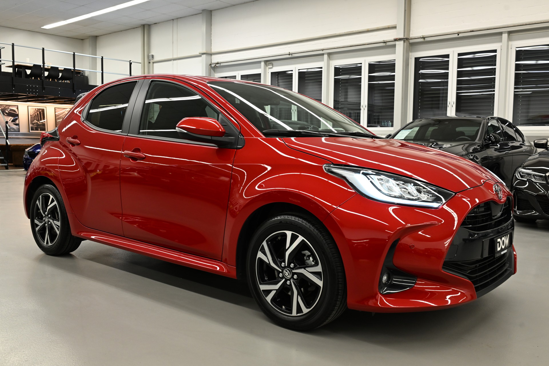 TOYOTA Yaris 1.5 VVT-i HSD Trend-showroom-element-1