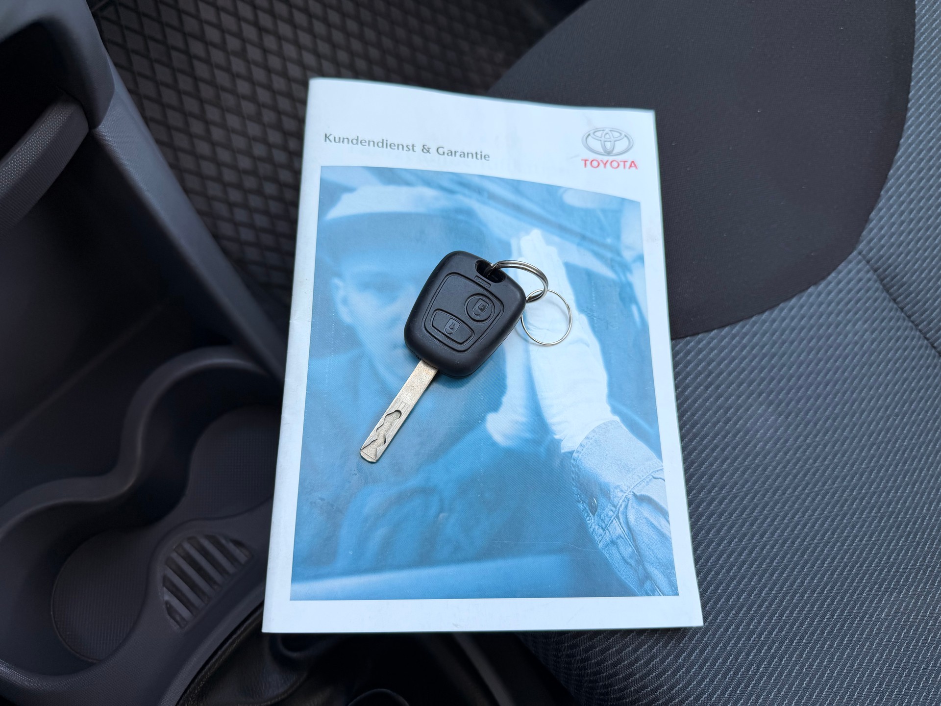 TOYOTA Aygo 1.0 Linea Luna Cool-image-29