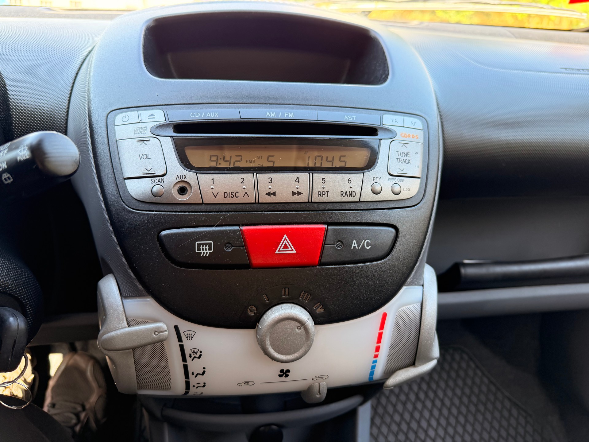 TOYOTA Aygo 1.0 Linea Luna Cool-image-24