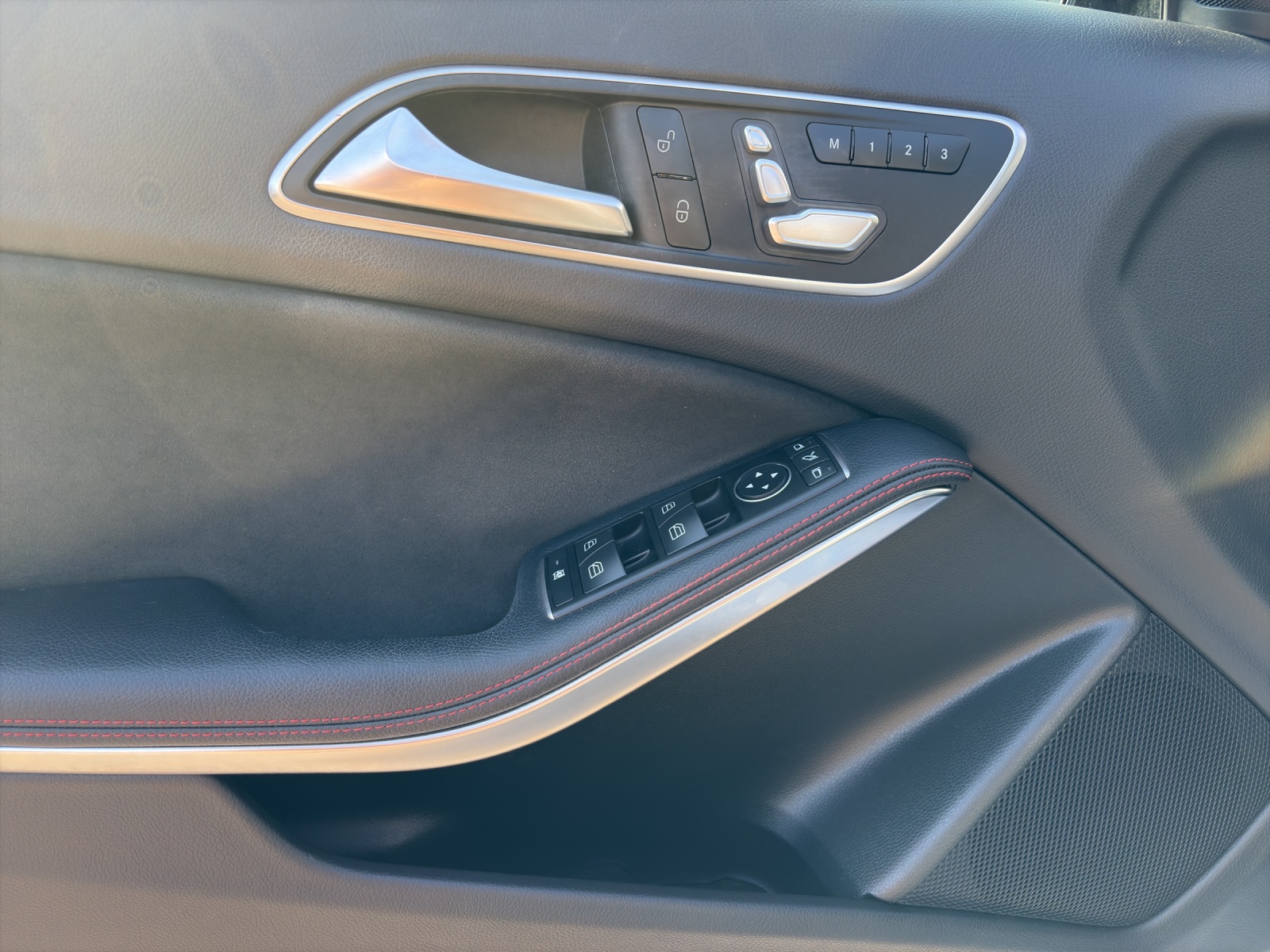 MERCEDES-BENZ A 250 AMG Line 4Matic 7G-DCT-image-16