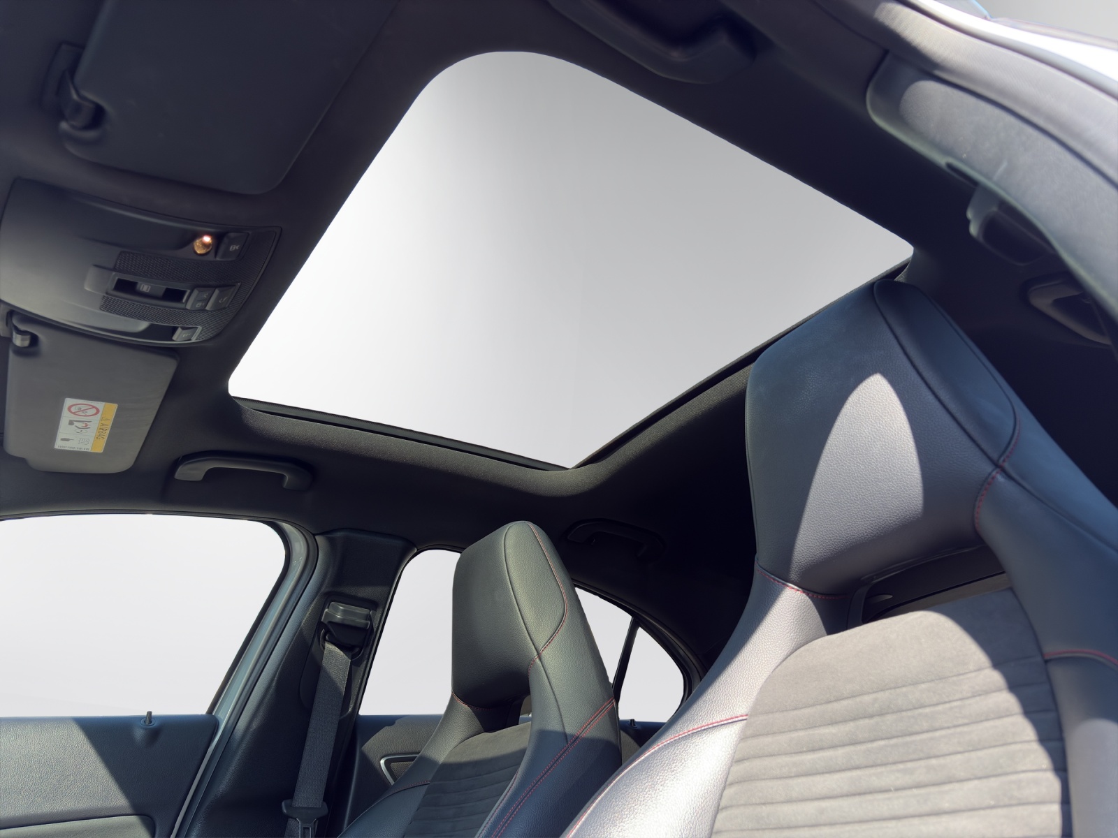 MERCEDES-BENZ A 250 AMG Line 4Matic 7G-DCT-image-12